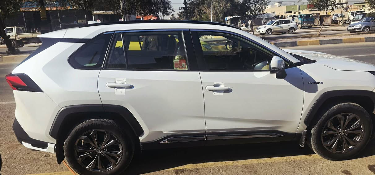 تويوتا راف فور هايبرد ( خـليـجـي )
 موديل (2023) شركة جيهان
السيارة مكفولة من كلشي 
محرك 4 سلندر  2500 
فور ويل دفع رباعي 
ماشية  (56000)
(مواصفات السياره)
_اضاءة LED كشافات ضباب
_دخول ذكي تشغيل ذكي 
_تشغيل عن بعد 
_مري شفط 
_الداخل لونين اسود و بيجي 
_فتحة سقف سلايد روف 
_تحكمات ستيرن
_وضعيات قيادة (ايكو_سبورت_نورمال)
_اTrail Mode_EV Mode
_سايد بريك دكمه
_تبريد قطعتين (منفصل)
_حساسات امامي خلفي 
_كاميره خلفية 
_كشاف زنون 
_اوتو هولد 
سيارة اقتصادية وبيها مواصفات بعد 
السعر ( 275 )
المكان/الموصل الجانب الايسر *********** موصل, نينوى
