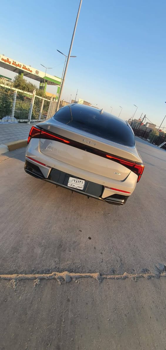 سلام عليكم 
K5 GT.Lineفول مواصفات عدى البانوراما 
موديل  2025
محرك 2500 تنفس طبيعي 
الون اسمنتي المميز 
بصمه + سايد بريك بصمه 
نضام ABS
مانع انزلاق 
حساس اطار 
شاشه كبيره متصل 
رادار امامي وخلفي وجانبي 
4وضعيات قياده 
بعد بيهه هواي مواصفات 
ماشيه 12 مايل 
رقم شهداء معفي من الضريبه والكمرك 
سعر 195 
مكاني بصره قرب جامعه الكرمه 
***********
