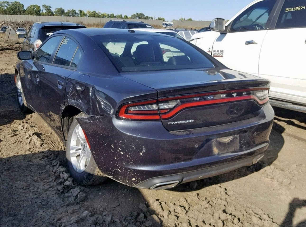 SXT Plus 2019 
كلين
تشغيل عن بعد 
فتحة سقف   
تثبيت سرعة 
كار بلي 
شاشة كبيرة 
تايرات حجم 20 برجستون ياباني 300 كيلو بالساعة 
ويل 18 
ماشية 149 الف كيلو 
لون نفطي على سواد
كشنات جلد هيتر تبريد 
سيارة جناي مامشتغلة تكسي
الضرر موجود بالصورة بسيطة جداً
السعر 245 بيها مجال بسيط 
مكان الموصل
للاستفسار خاص


**إذا كنت صاحب هذا الإعلان وتريد حذفه لأي سبب، رجاءا أرسل رسالة إلى الدعم الفني**