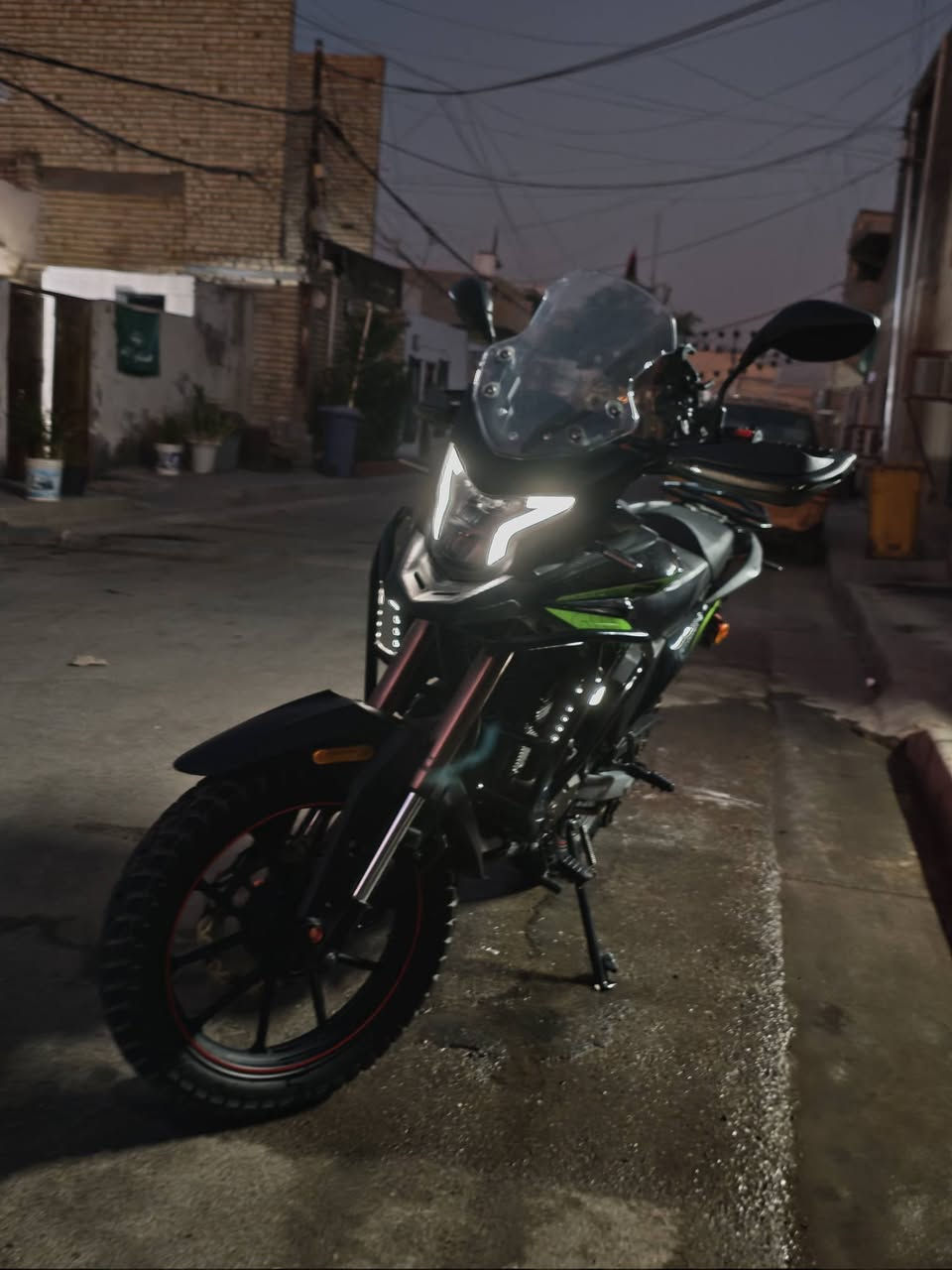 سلام عليكم ادفنجر 300 cc دراجه خير من الله بعدهة علئ وضع الوكاله موديل 2025 نازله ب 2026 ماشيه 11 الف  السعر 3100 وبيهة مجال شي قليل  مكاني بغداد مدينة الصدر للاستفسار ***********
