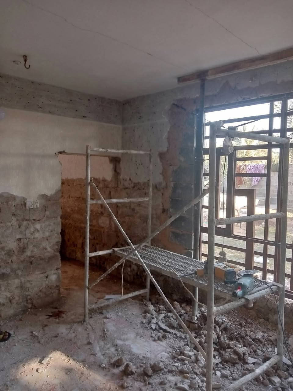 السلام عليكم
يوجد كادر مختص ومتكامل 
1-تكشير جدران 
2-قلع كاشي 
3-ترميم 
4-تنظيف البيوت من بقايا الجص والبورك 
5-رفع الانقاض 
6-تفليش ارضيه 
7-رفع الشتايكر 
8-تطبيك سيراميك 
9-تزفيت السطوح 
10-تنظيف البيوت من بقايا الوساخ المخلفات 
11-تصعيد مواد ونج او بدون ونج

باداره. استاذ احمد 
استفسار اتصال ع الرقم او واتساب
***********
