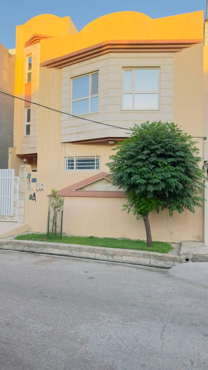 🏠عروض مكتب الحامد لتجارة العقارات 🏠

     🏛 دار نصف قطعة في الكفاءات الثانية 🏠

✨️المساحة ( 150 متر ) 

✨️الواجهة( 8 ونصف )

✨️الاتجاه غروب

✨️ الدار طابقين معزولين 

طابق الاول غرفتين نوم وهول واستقبال ومطبخ وصحيات 

طابق الثاني 3 غرف نوم وهول واستقبال ومطبخ وصحيات 

✴ للتواصل يرجى الاتصال على الارقام التالية او مراسلة الصفحة:☎️☎️
___________________________________
      🏛مكتب الحامد للعقار 🏛
    حي الحدباء سايدين آلصورة قرب مطعم حطبچي 
              
       ***********☎️
***********☎️
                    

نستقبل عقاراتكم و طلباتكم على الارقام اعلاه او مراسلة صفحتنا او زيارة المكتب
