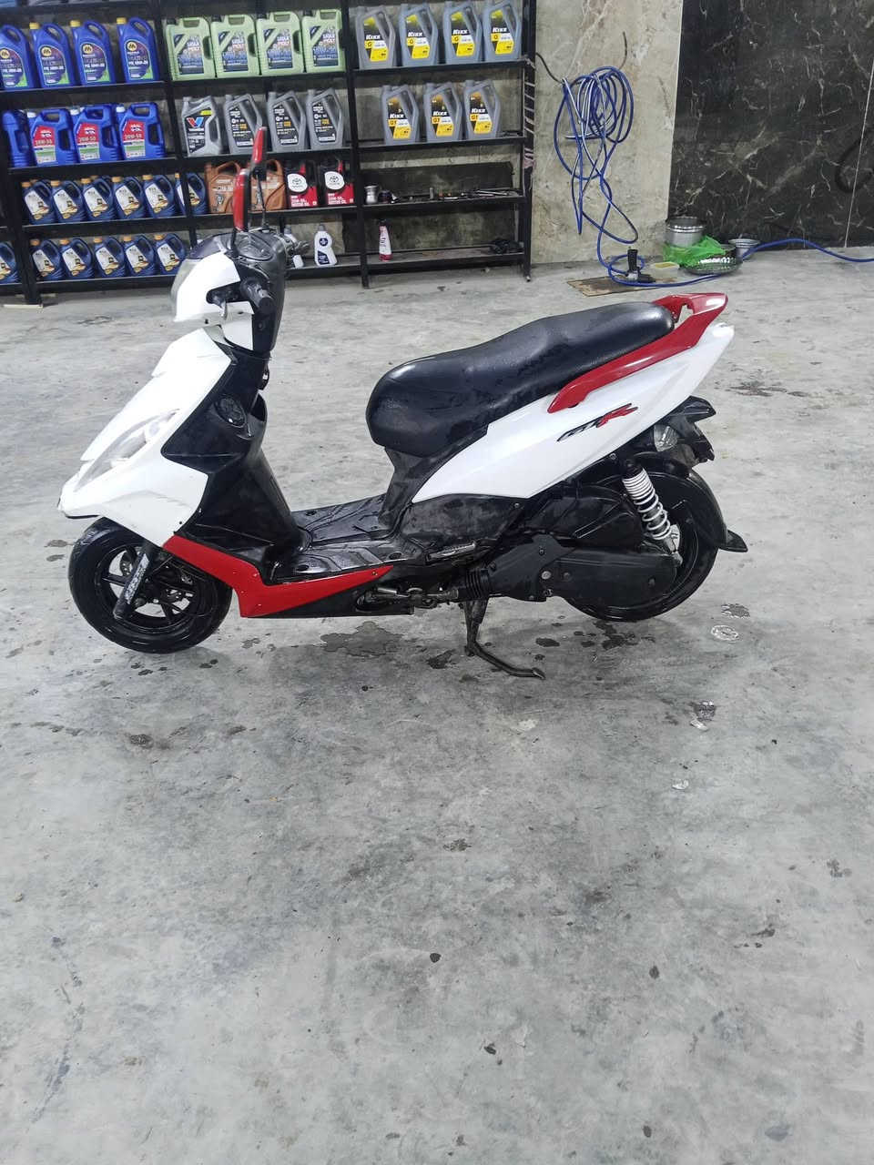 دراجه جي تي ار  نظيفة نكره سلف  كهربائيات كلها شغاله مكينه ابلاديه  ناعمه شلعه قويه اوراقها كامله مكاني الشعب سعرها 650 التليفون ***********
