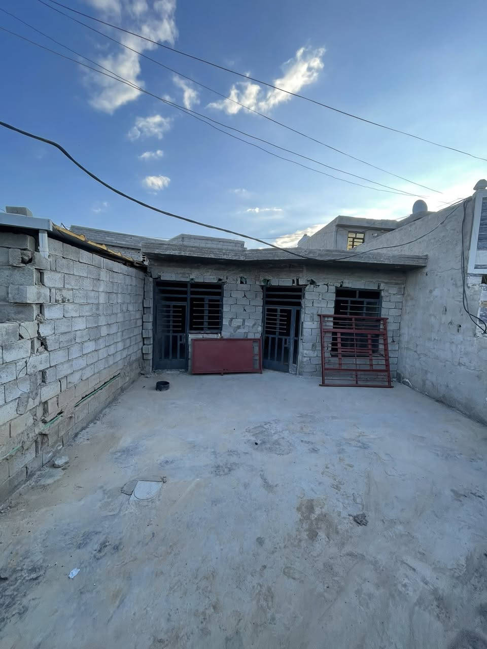 البيع بيت غرفه5/5 ستقابل 5/4 مطبخ 4/3 مساحه الدرج 7/3 يم السل مال حمزه  التفاصيل ***********
