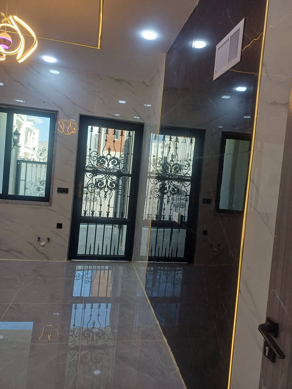 عروض مكتب الاخؤين للعقار حي الملاين الأولى دار مساحه ١٥٠متر
طابقين عدد غرف نوم ٥  واسعات
دار  زيرو بناء حديث 
تسليم فوري 
خدمات كامله 
سند زراعي ملك صرف 
قرب فلل العناز 

الاستفسار 

*********** ابو رعد 

*********** ابو عمر 

*********** رعد بيغمبرلي

