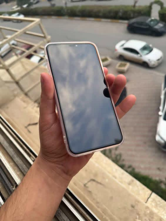 السلام عليكم Xs max محدث 17 برو ماكس جهاز نضيف كلش ذاكره 64  دبل سيمكارت رايده ب 245 بي مجال بسيط مكاني بغداد الطوبجي ***********
