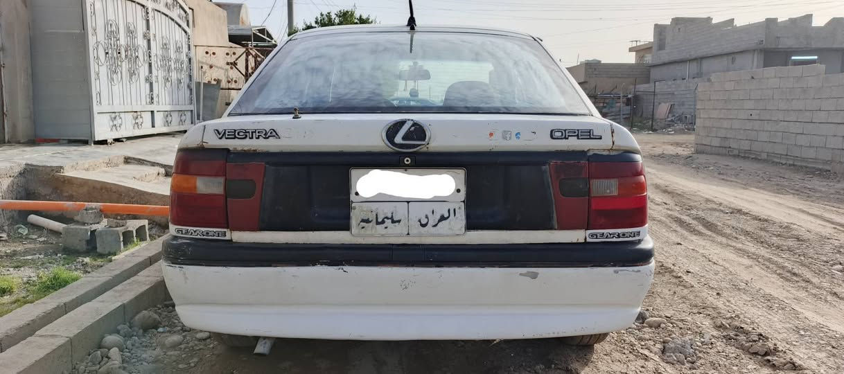 اوبل فيكتراه موديل1993 سنويه بسمي بيها كويون بانزيل شرط كير محرك سياره اربع اطارت جديده حداديه  جديد مسويها بطاريه جديد بيها صبغ جاملغ خلفي  سنويه منتهي 2020 سعرها 34 بيها مجال بصيط ***********
