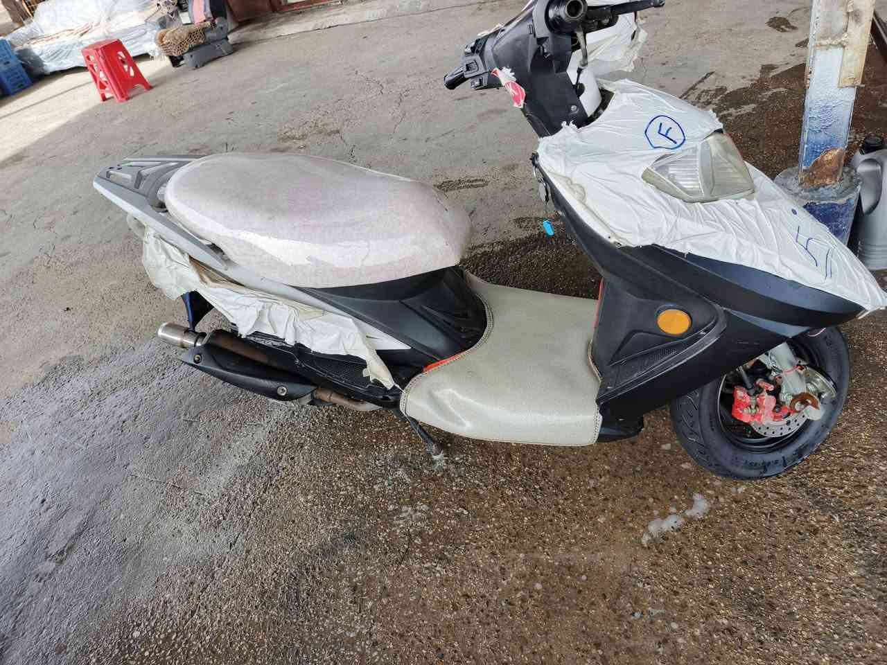 سلام عليكم دراجه للبيع كامله من كلشي كهربائية كله شغله 
نكره سلف هندر شغال تخم تاير جلاتين جديد للاستفسار أكثر لاتصال برقم*********** مكاني كربلاء طوريج
