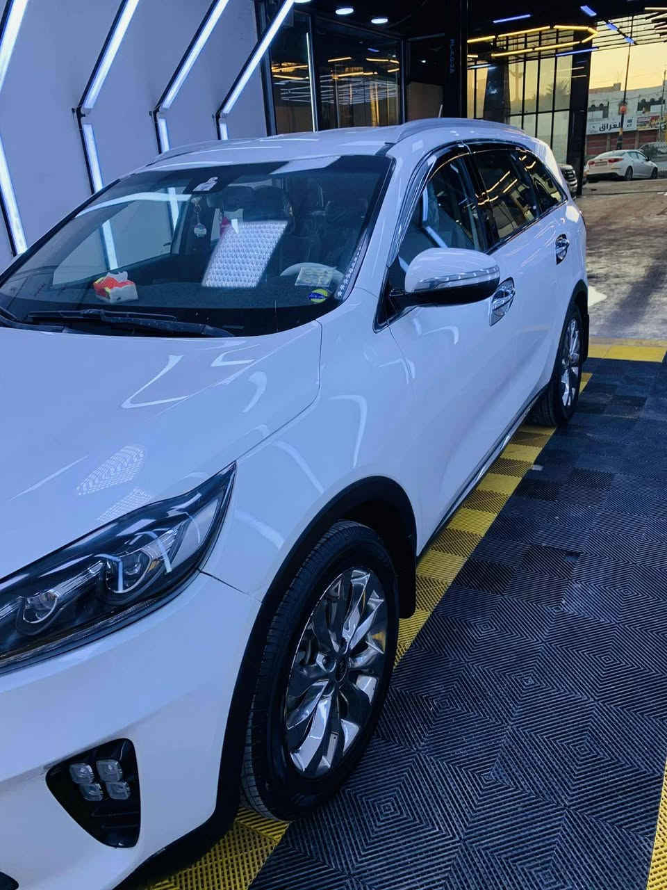 السلام عليكم
سورنتو للبيع فقط 2018 خليجي 
محرك 6 + تخم تاير + مابيها كل نقص
رقم بغداد بسمي شرط التحويل 
7 راكب + بصمه جنطه ذكيه كهربائيّ 
جاهزه بدون كير محرك مكفولات 
ماشيه 140 حقيقي 
مكفوله من الصبغ والتبديل والفتح
 والسونار مع المنشور 
السعر 250 وبيها مجال 
مكان السياره ديالى ***********
