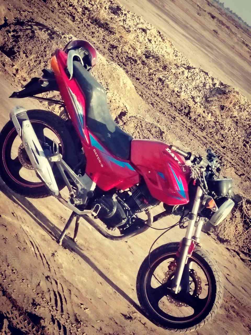 سلام عليكم دايوان للبيع كمله رقم وسنويه رقمها وسط موديل 2014دراجه خير من الله كلها شغالن ليت كدام دبل شير يمين ياسار سلف شرط نكره ما عيزها بس جملق كدام وبقي تفصيل 
رقم ***********
مكاني وسط صويره 
السعر مليون وبيها مجال
خاص مفتوح
