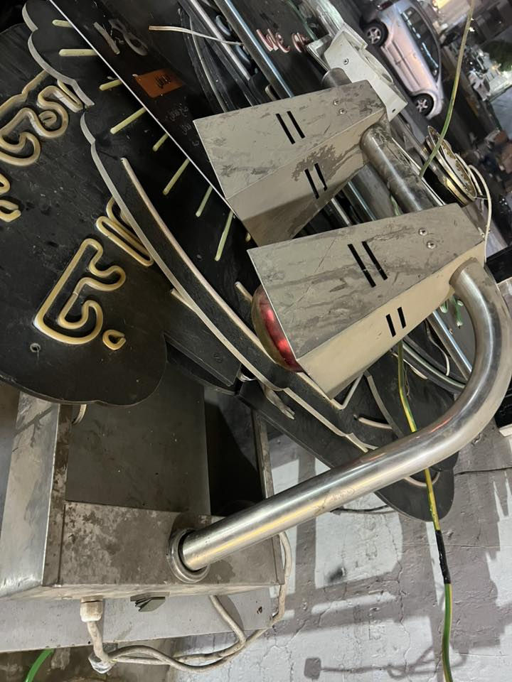 للبيع
بلانكات صغير وكبير 
شاشة 
ماكينة فلافل رماية حب
قاعدة مال طاوة
حماية فنكر
شواية شاورما

بغداد
واتساب***********
