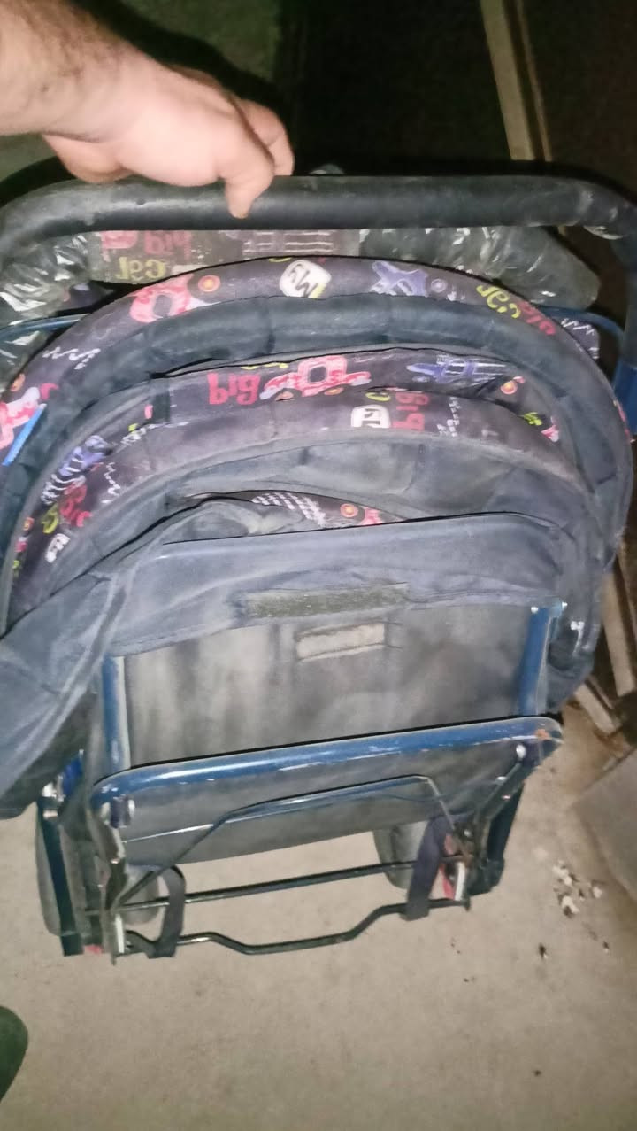 عربانة طفل نضيفه وجديده والله مستخدمه شي قليل ومتروكه علئ وضعها وبسعر مناسب *********** هذا الرقم بيه وتساب
