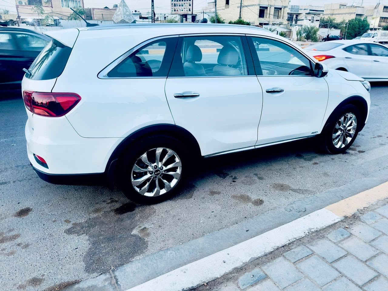 سورنتو خليجي موديل 2018
فول واحد على واحد اعلى فئه 
بصمه بانوراما كشنات جلد وكهرباء كشن حار بارد باب خلفي كهرباء فور ويل هندبريك بصمه السياره مكفوله من الصبغ بيها بارد بالباب الخلفي 
السعر 210 
***********
