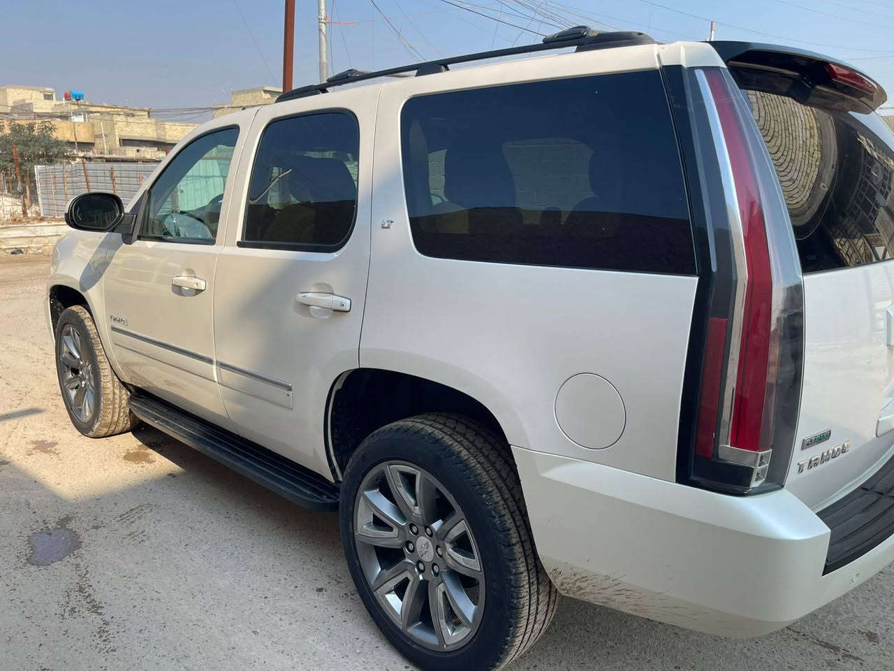 اسلام عليكم 
شوفرليت تاهو أدوات 
مكفوله من الكص 
دخول جديد
الموديل: 2011
المواصفات 
 فول عده الفتحه LT
مقاعد جلد 
داخل عسلي 
دلعه كهربائيه 
كشنات تفئه تبريد 
مرايات كهربائية 
ويل حجم 22 
———————————
أدوات أدوات ادوات
———————————
السعر 125 بيه مجال 
البيع فقط بدون مراوس 
اي استفسار لتصال
مكان السياره بغدااد 
الاستفسار/ ***********
