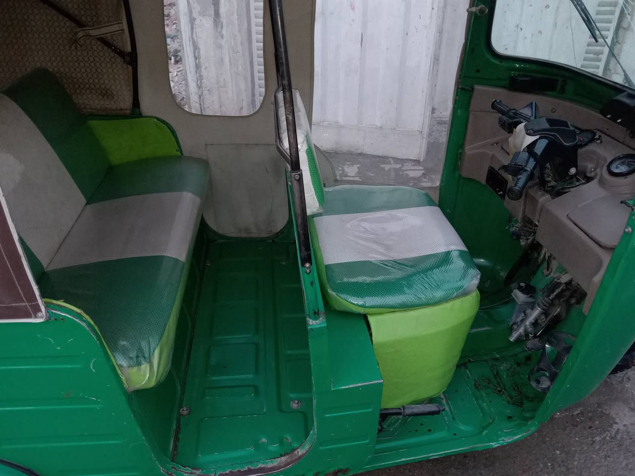 السلام عليكم تكك  موديل 20 للبيع مكفوله كفاله عامه هاذ الرقم ***********
