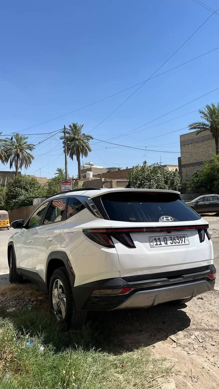 توسان وارد امريكي ٢٠٢٢
السيارة فول مواصفات 
عدا الفتحة
رقم بغداد سنوية باسمي تحويل ثاني يوم
ماشيه ٤٧ ميل فقط 
حادث مالتها موضح بالصور 
السيارة كلها ليبل واحد 
جميع الايرباكات سليمة 
محرك ٢٥٠٠ gdi 
كير atm
أربع وضعيات قياده 
تبريد قطعتين 
بصمه تشغيل 
وبصمه أبواب 
تشغيل عن بعد 
رادار جانبي 
تحديد مسار 
توقف ذاتي 
سياره نظيفه بمعنى الكلمة
مكانهة بغداد  
السعر ١٨٥وبيهة مجال لل شراي 
للاستفسار ***********
