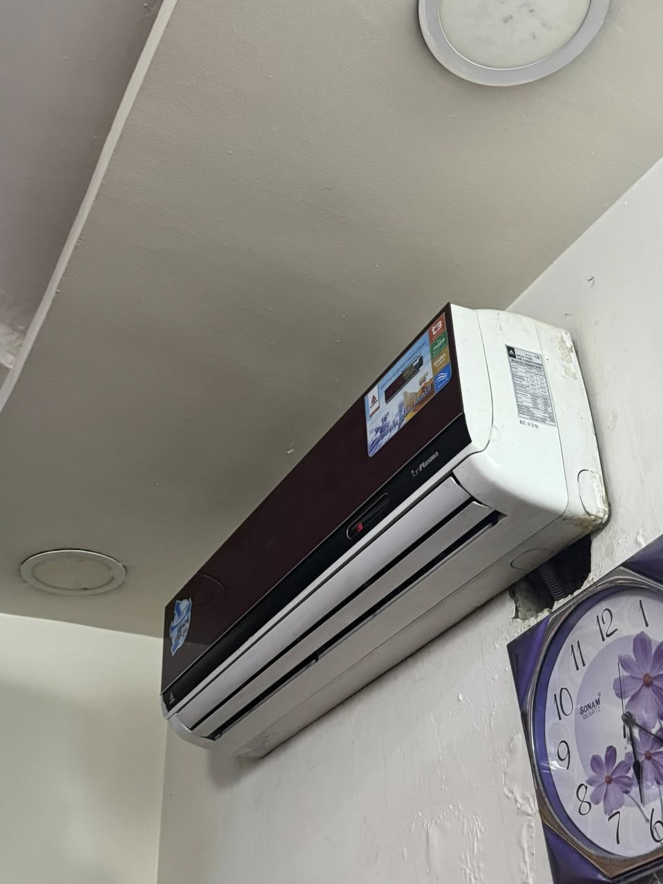 سبلت الحافظ 2 طن نظيف جدا السعر 350 الف للاستفسار ***********   ملاحضة الصمام العاكس ملغي يعني تبريد فقط
