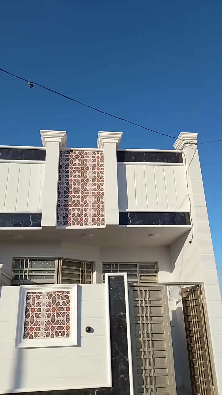 عرض مميز جدا مناسب 70 متر طابق واحد سعرة 55 مليون 
حي الجامعه مجاور جامعه كربلاء 
سند 25 ومكاتبه مع صاحب الأرض وقرار محكمه 
كافه الخدمات 
يحتوي على استقبال وصاله ومطبخ وصحيات داخليه وصحيات خارجيه وطارمه ومنور وغرفه نوم 
قريب الشارع الرئيسي طريق الزوار كربلاء حله 
التفاصيل داخل الفديو *********** واتساب
