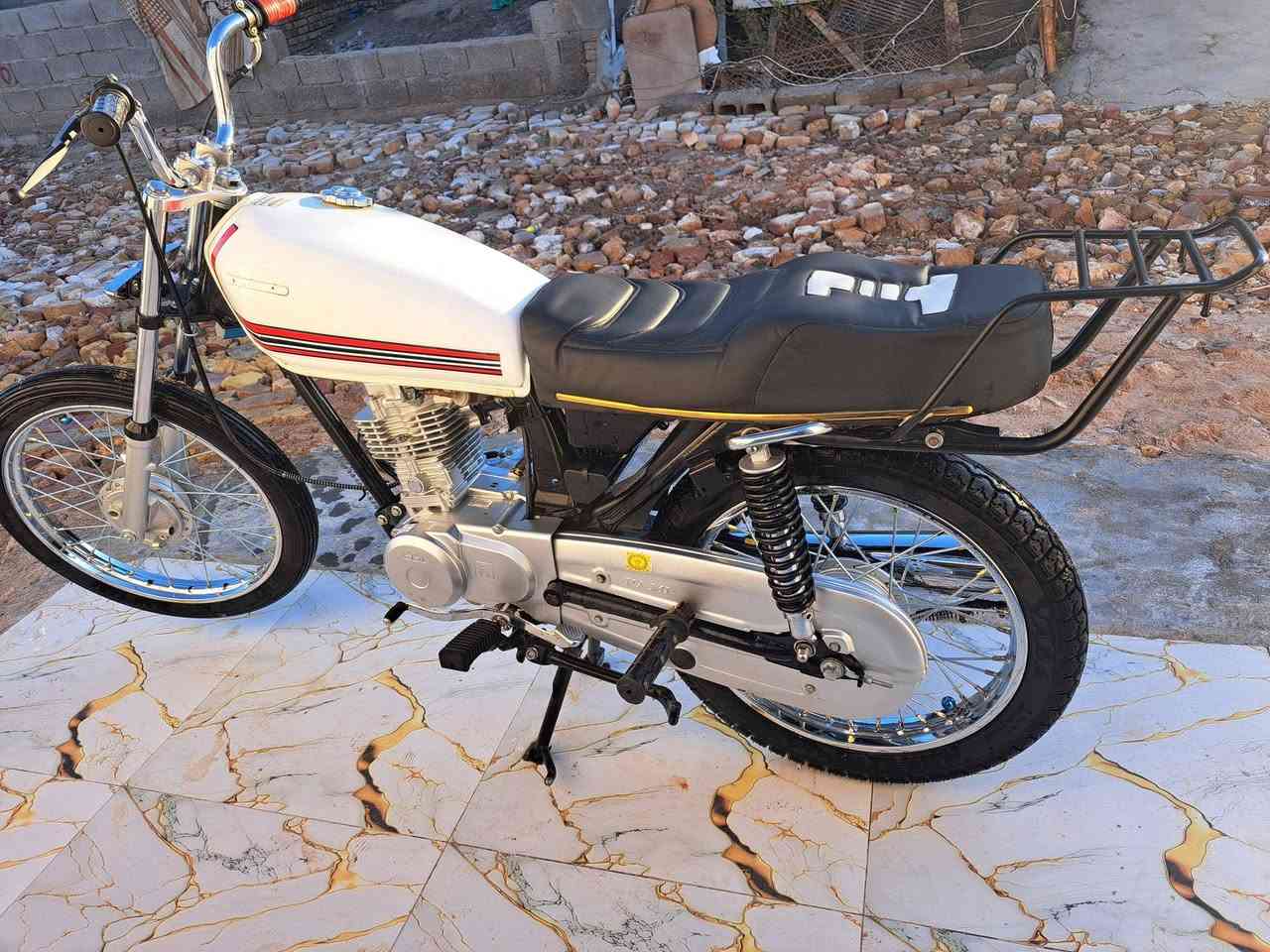 سلام عليكم دراجه للبيع اوراق سكنر ٧ صارلها ٣شهر من معمره لسعر ٧٥٠ ***********
