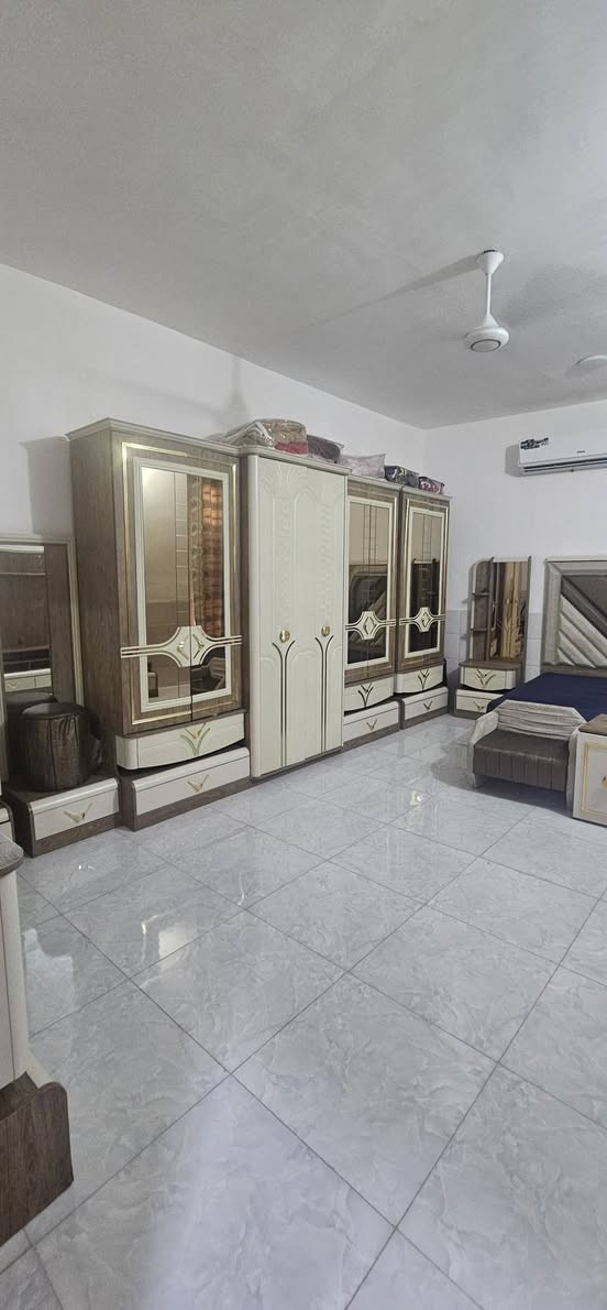 يالله بيت للبيع طابو زراعي سند 25 مساحه 260 متر  يتكون من غرفتين نوم وصاله ومطبخ وستقبال صحيات داخليه وخارجيه منور طارمه كراج سياره حديقه بناء حديث درجى اولى طابوك جمهوري صب مسلح 
العنوان طوريج حي المستقبل مقابيل حي الجمعيه 
معروض لدى مكتب بيروت للعقار الكائن في طوريج حي الجمعيه 
للتواصل ***********//***********
