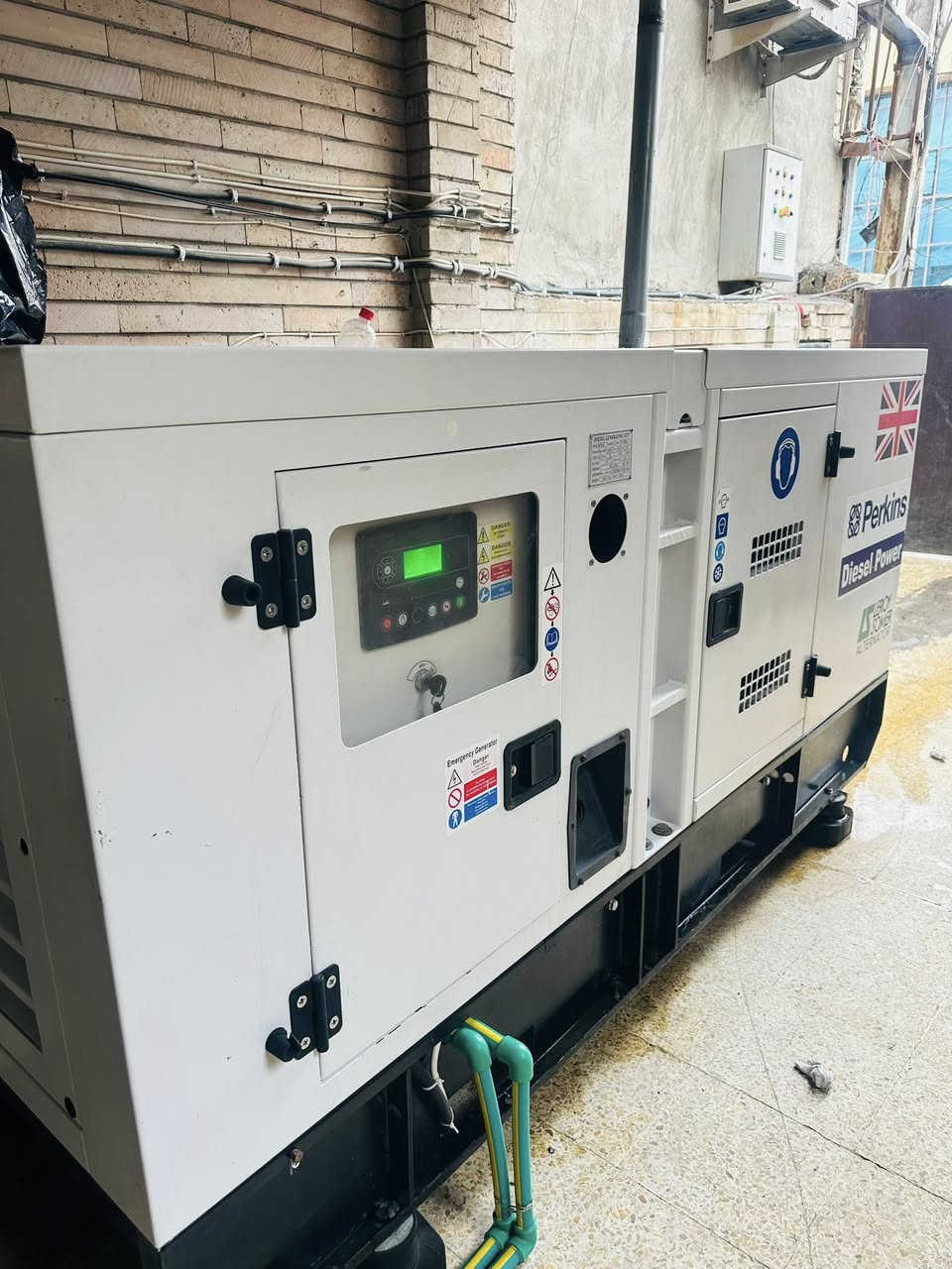 مولدة بيركنز انكليزي. 

45 KVA. 

مستخدمة قليل كلش نضيفة 

جاهزة ع تشغيل بدون نقص 

منصوبة وشغالة 

صرفهة اقتصادي 

راس توليد بلادي 

( كاتم ) 

العنوان الغزالية  

للاسفسار الاتصال 

***********
