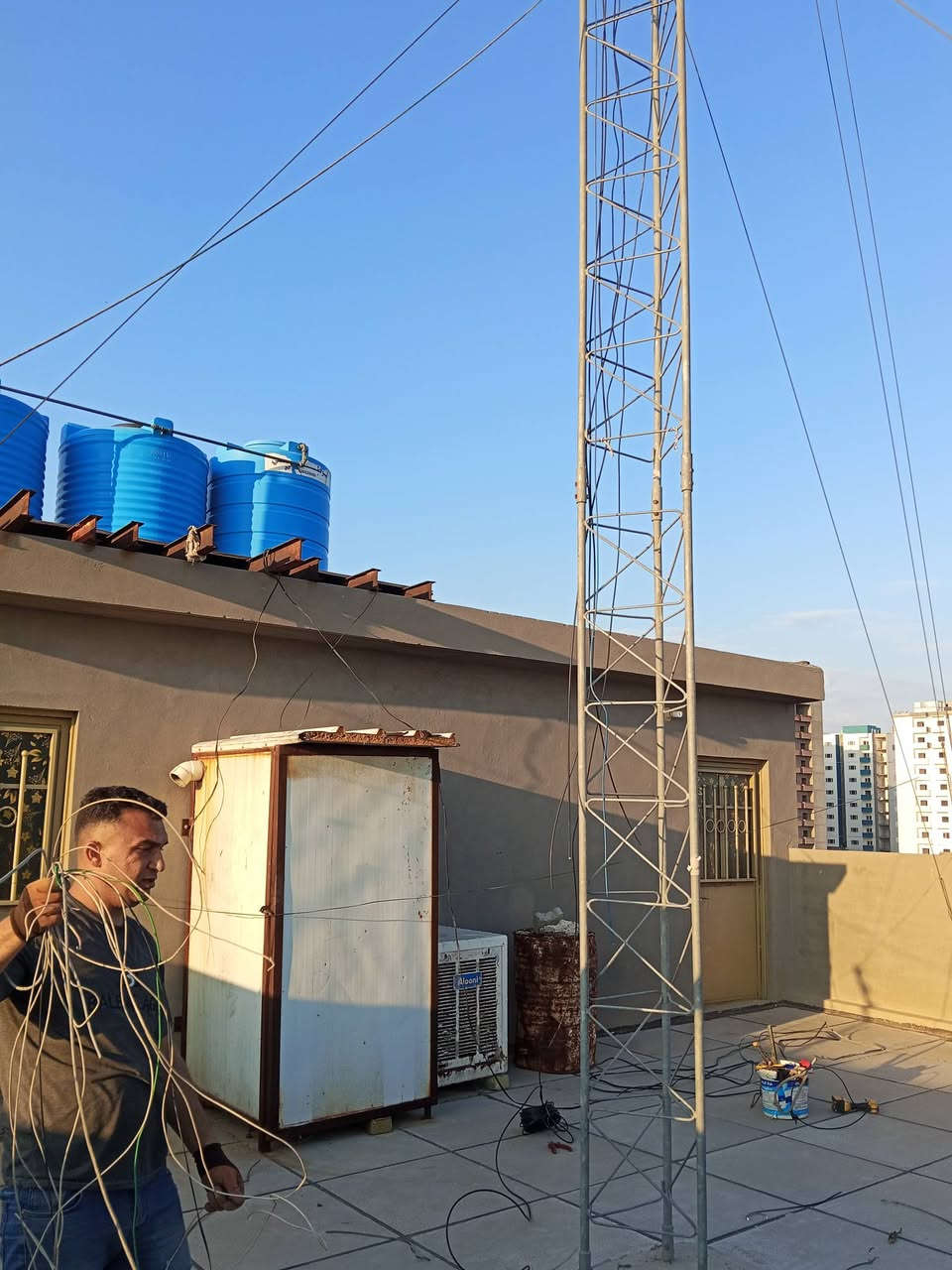 السلام عليكم تم صيانه خمسه ابراج العاصمه بغداد شغلنا في كافه المحافظات متوفر حديد ابو ال 45 وابو ال 35 توصيل موجود لكافه المحافظات متوفر كادر لصيانه الابراج ***********
