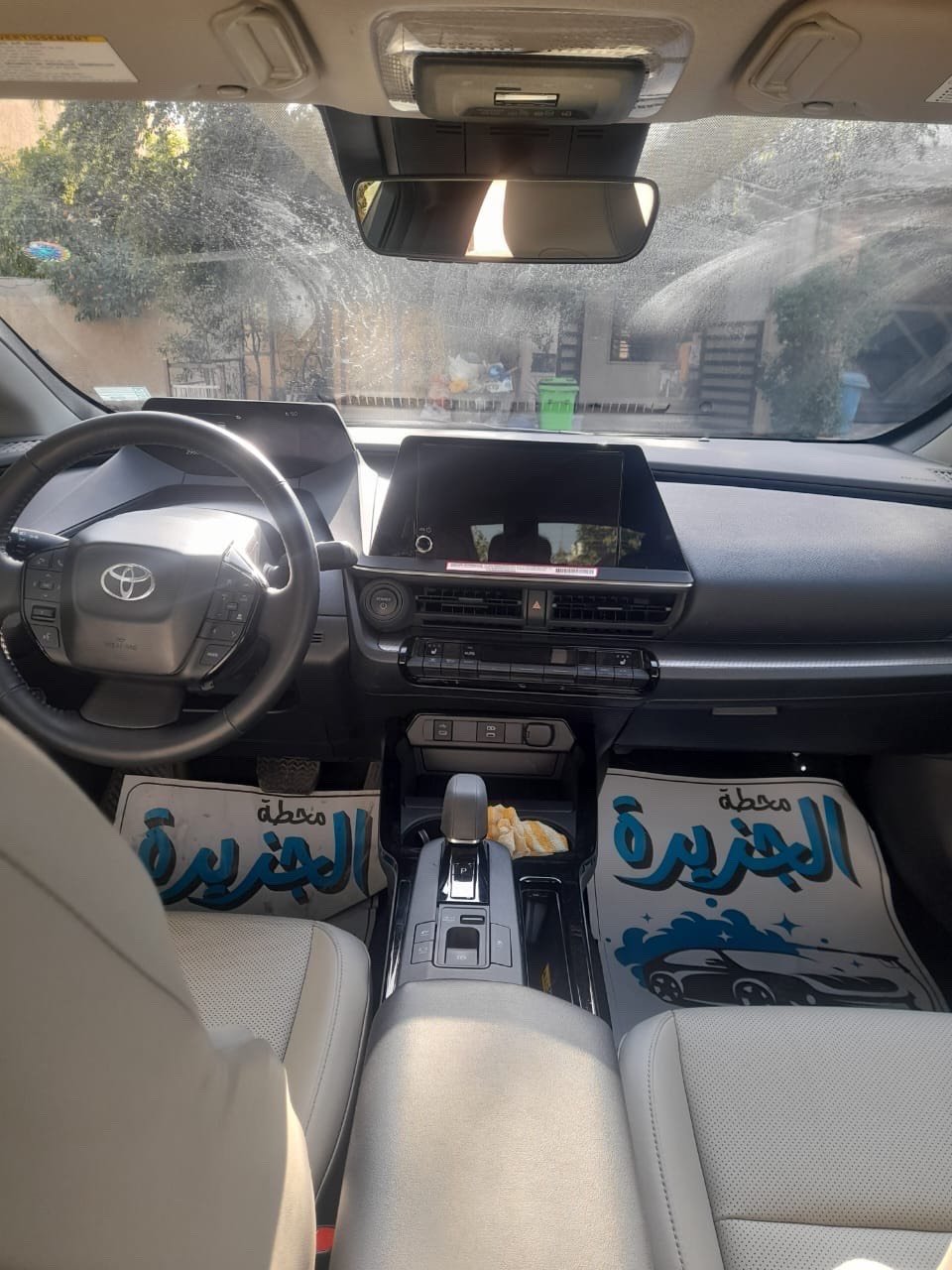  تويوتا بريوس XLE
موديل2024  الشكل الجديد كلياً
 اللون اسود خارجي داخل ابيضّ حليبي السيارة خير من الله 
متصرف عليها ربع 
الضرر فقط تبديل الدعامية  اصليه +صبغ دعاميه. خاليه من صبغ
- المواصفات:-
- سعه المحرك 2000 + محرك هايبرد 
-شحن ذاتي
-كشنات جلد حليبي 
-تدفئة كشنات
-السيارة ماشية ٣٠٠٠ الف
- التفويلة تمشيك البانزين 650  كيلو والهجين 1000
- هندبريك بصمة
-تشغيل عن بعد 
- مانع انزلاق 
-4 حساسات امامية
-4 حساسات خلفية
- تحديد مسار 
- مثبت سرعه
- قياده ذاتيه
- مصابيح زينون
- رادار امامي
-رادار خلفي
-رادارات جوانب
-توقف عند عدم الانتباه امامي + خلفي
-السيارة اربع انضمه سبورت وايكو وكوستوم ونورمال
- شاشه كبيره
-كامره خلفية
