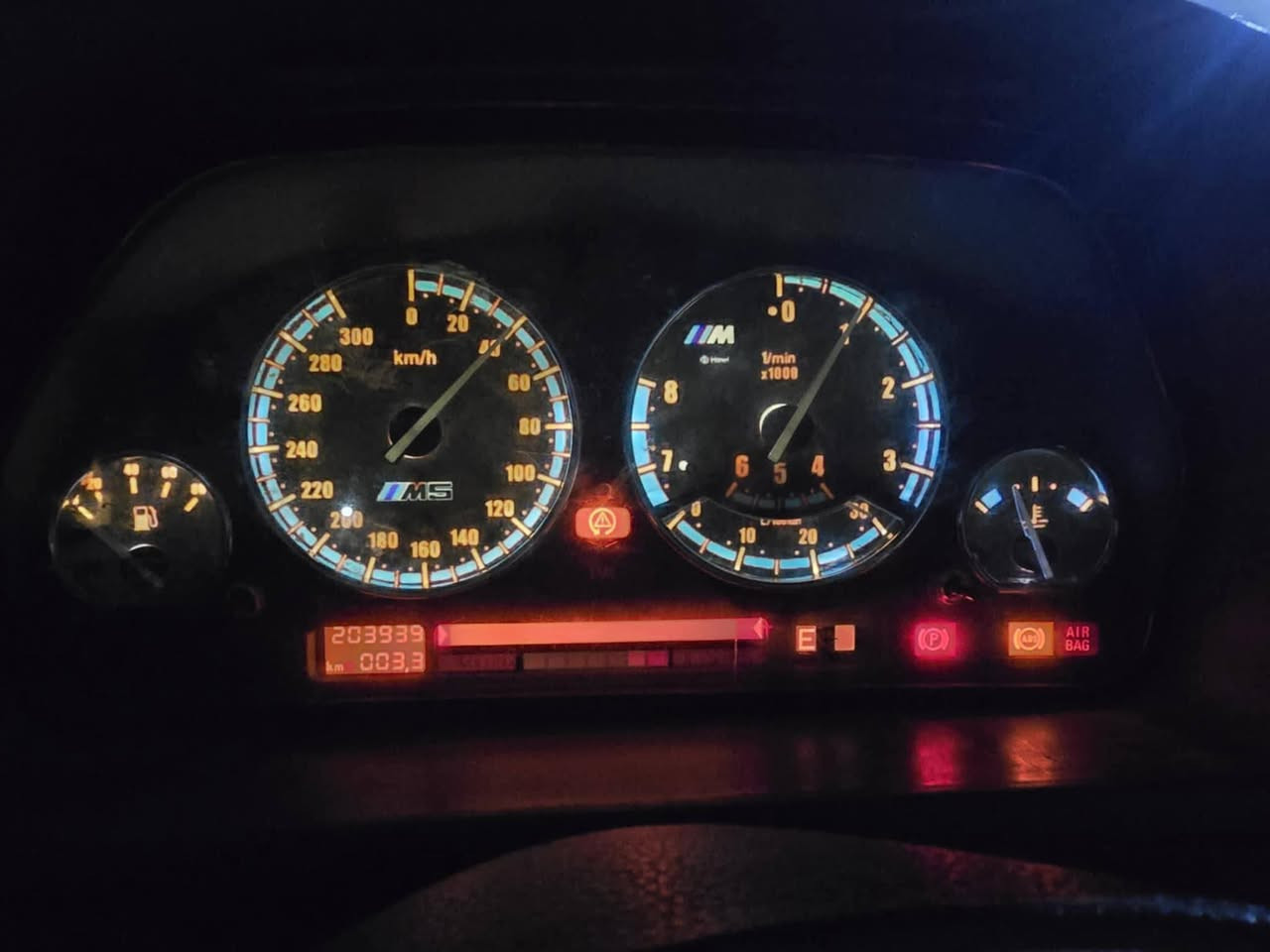 السلام عليكم متوفر ورق تعديل كيجات جميع فئات وموديلات بي ام دبليو سعر الورق 30 متوفر 5 جميع المحافظات للحجز والاستفسار واتساب ***********
( ماعندي ورشة شد وتركيب فقط توصيل)
