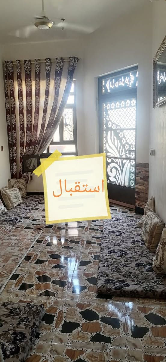📍تسلسل: 1203
📍 الموقع: الصقلاوية – حي الشهداء الثانية.
🔄 خيار البديل: يرهم مراوس مع بيت في الفلوجة.
 المساحة: 125 م
 الواجهة: 6.25 م
 النزال: 20 م
 عرض الشارع: 10 متر (شارع نافذ ومباشر على شارع 20 متر رئيسي).
🏗️ مواصفات البناء:
 نوع البناء: طابوق بالكامل (ما عدا البيتونة بلوك).
 يتكون من:
 🛌 غرفة نوم.
 🛋️ صالة مريحة.
 🪵 مجلس استقبال.
 🍳 مطبخ.
 ☀️ مناور عدد (2) لتهوية وإنارة ممتازة.
 🚿 مجموعات صحية متكاملة.
 نوع الملك: طابو صرف، سند جاهز باسم شخص واحد 
 موقع خدمي وقريب جداً من المجمع التعليمي (مدارس ابتدائية، متوسطة، وثانوية).
 
🔷سعر البيع : 68 مليون دينار مع المجال

🟢مكتب دجلة الهندسي للعقارات حي الجولان قرب صناعة الجولان للسيارات مجاور سوبر ماركت الهلال
للاستفسار  الاتصال
‏‭***********‬
‏‭+٩٦٤ ٧٨٢ ٩١٧ ٤٧٠٨

