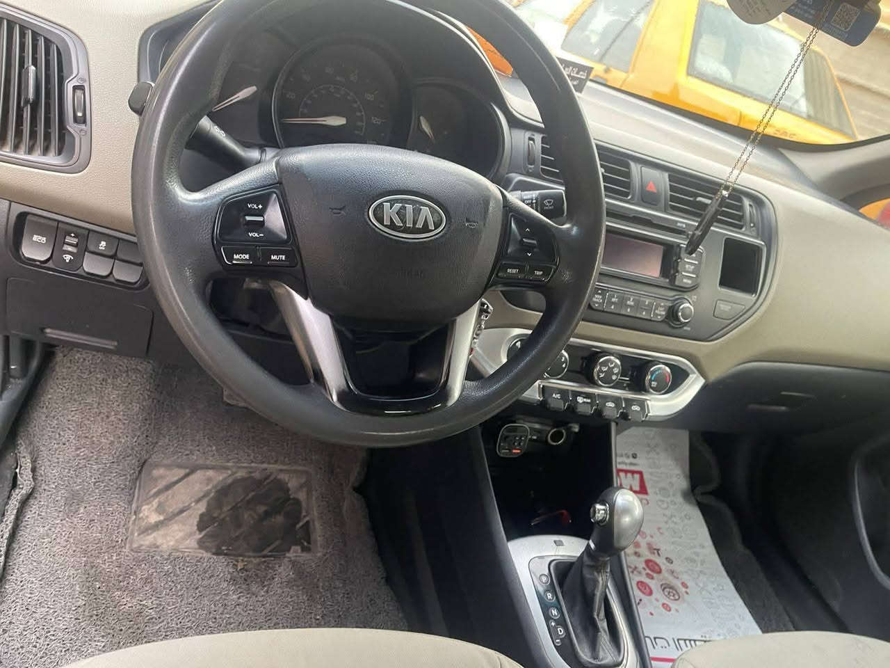 السلام عليكم كيا ريو 2014 محرك 1600بدون صبغ سيارة كلش نظيفة مال بيت ماشيه 79الف ميل ABS 4دسك بريك اربع تايرات جدد قبل  سبوعين شادهن صدر جديد سياره على وضع الشركة  تحويل ثاني يوم سنويا جديدة والسعر83 وبيها مجال قليل مكانها بغداد رقم التلفون *********** بغداد, العراق
