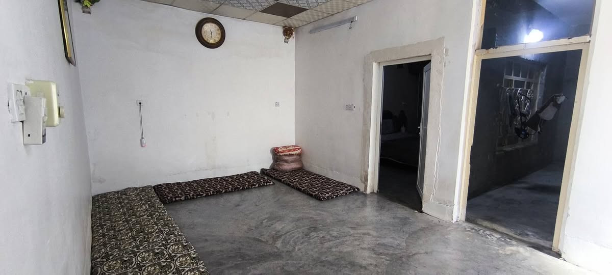 اعلان رقم (842)
بيت زراعي طابقين للبيع 
مساحة/120م 
العنوان/خلف سايلو قرب أسواق نخيل 
السعر/42 مليون 
------------------------
للاستفسار اكثر مراجعة مكتب محمد الواقع في فلكة راس فرع جامع الامام علي او اتصال بالارقام التالي 
***********
***********
نستقبل كافة عروضاتكم سكنية وتجارية في كافة المناطق طوز و كركوك

