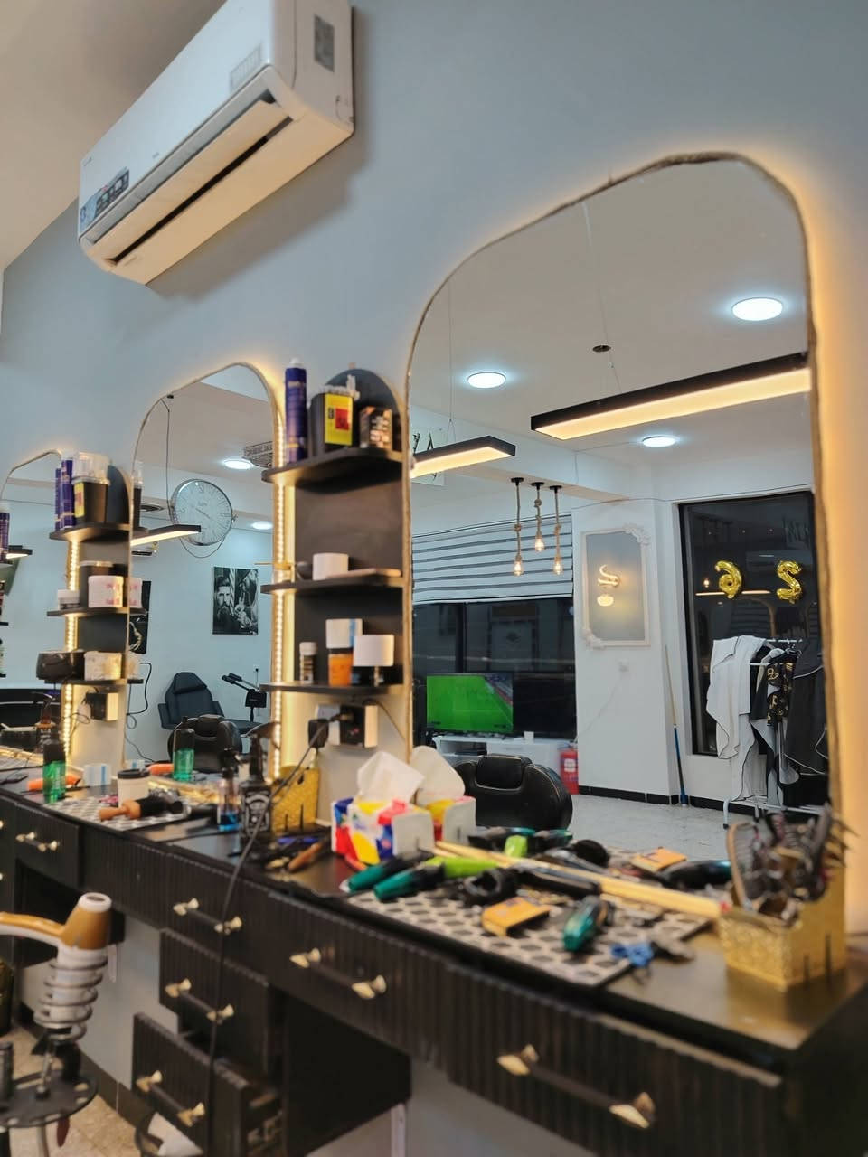 صالون للبيع بسعر جدا مناسب مستعجل عل بيع  ***********
