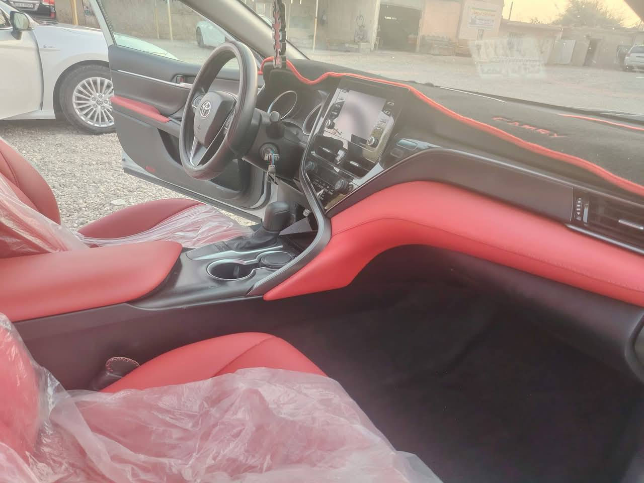 السلام عليكم ورحمة الله وبركاته. كامري للبيع 2022 وارد أمريكي الضرر البنيد فقط مبدل رقم ديالى
بيها بارد جاملغ. وباب السايق شويه.
185وبيها مجال قليل. مكان السيارة ديالى قضاء الخالص ***********.
