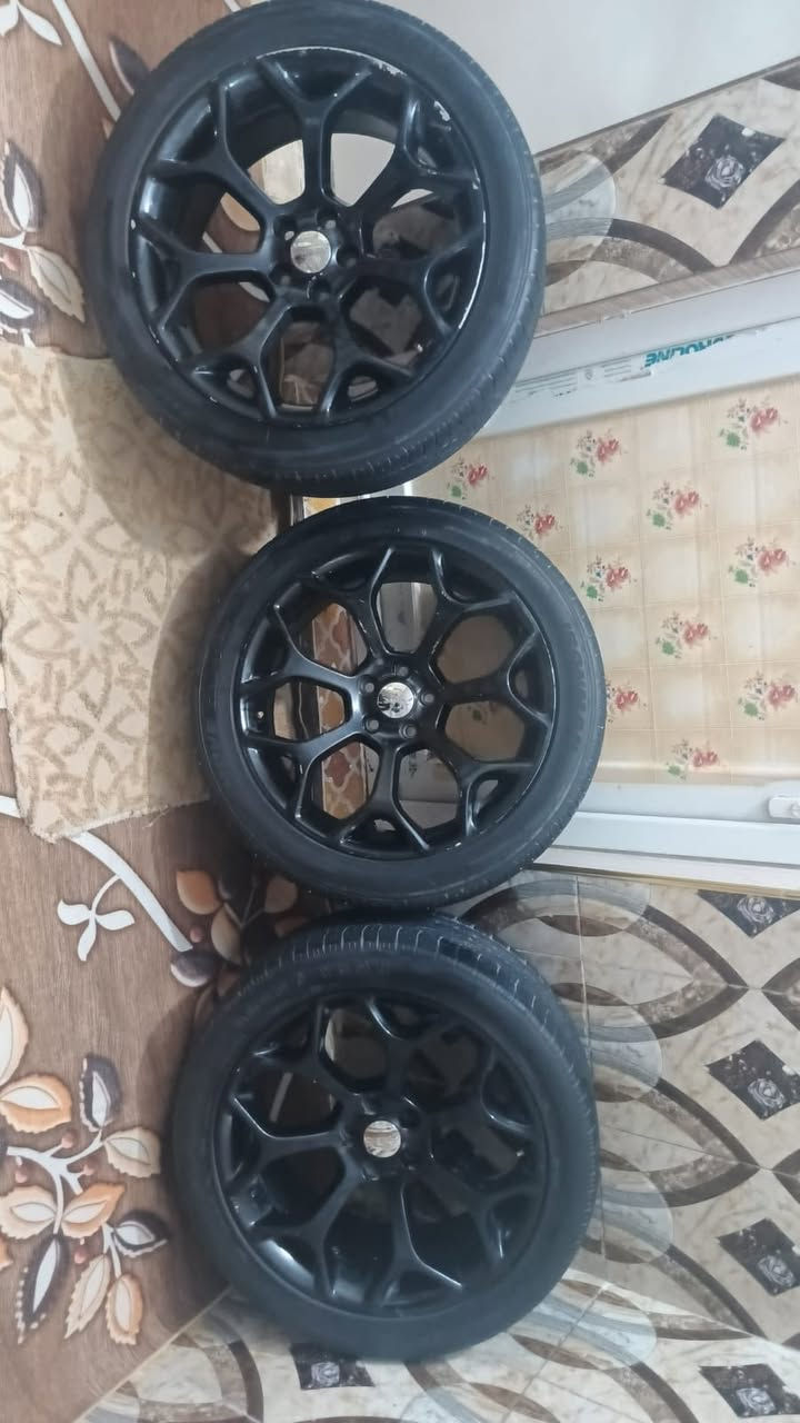 بغداد حي نصر السعر 250 قياس 20 وياهن تايراتهن العدد 3  الرقم***********
