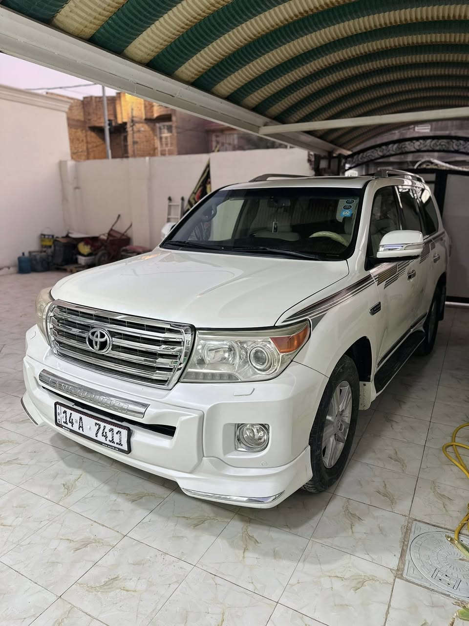 سلام عليكم لاندكروز 2008 فول مواصفات للاخير محرك 8 سلندر السيارة بيها تكشير بالقمارة صبغ مكشر مكفولة من ضربة السيارة بأسمي كير ومحرك كفالة حدادية تخم تاير جاهزة مكان الديوانية السعر 240 استفسار ***********
