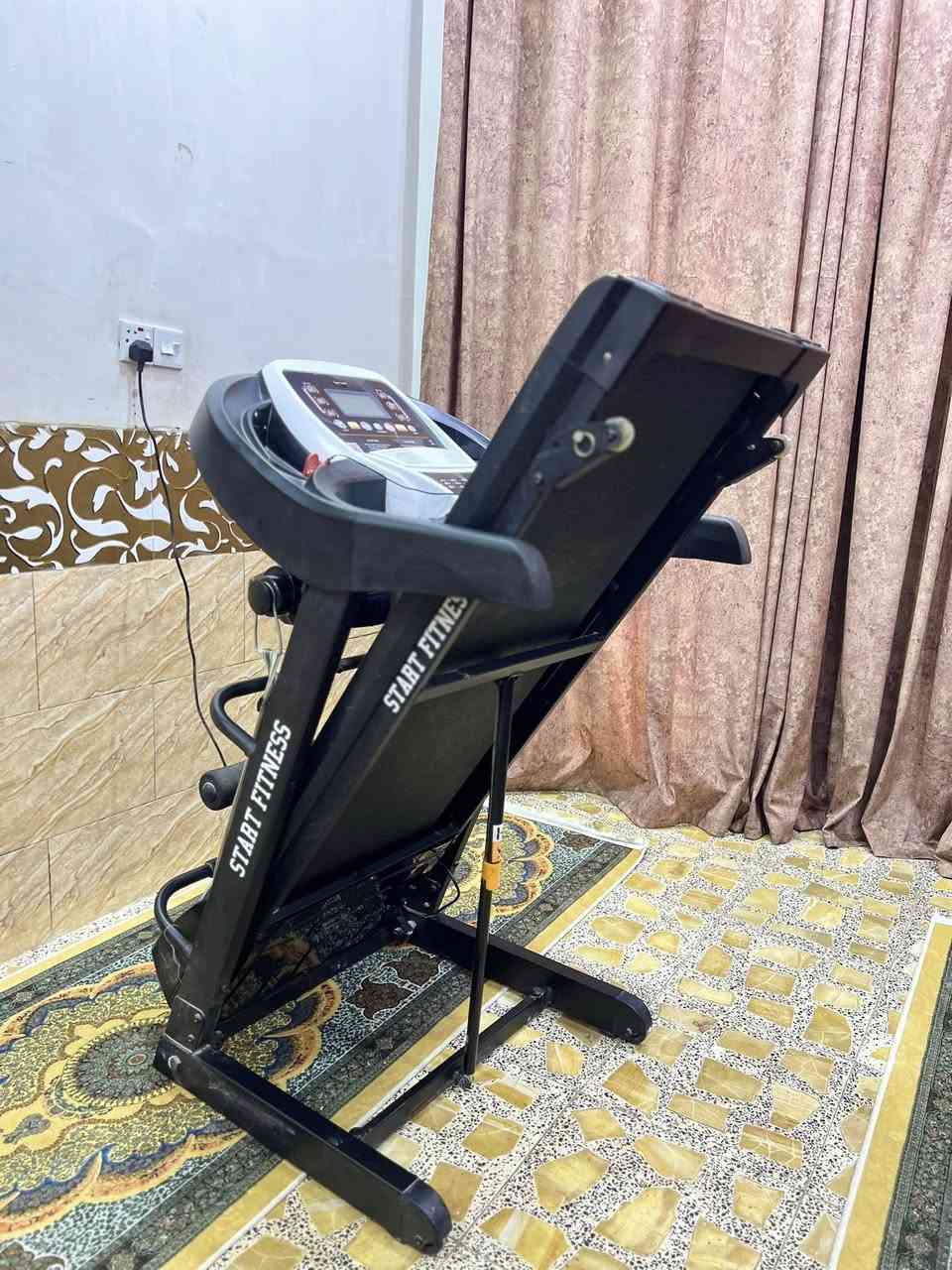 جهاز جري ماركة ستارت فتنس ماركة معروفه🏃🏼
يحمل 140KG+سرعه14.0KM🏃🏼
يحتوي على جهاز رجاج تكسير الشحوم🥊
يحتوي على شناو بطن 🥋
بي شاشه تعد1️⃣ وقت2️⃣قياس نبضات القلب3️⃣قياس المسافه المقطوعه4️⃣قياس حرق السعرات الحراريه5️⃣السرعه المتحكمه 
كذلك يحتوي على مفتاح امان للطوارئ 🔐 
وبي أواكس بلوتوث 🎵🎶
جهاز يطبك ومياخذ مساحه➰
سعره 280 الف👉🏻
بغداد يوجد توصيل محافظات 🚚 
***********
