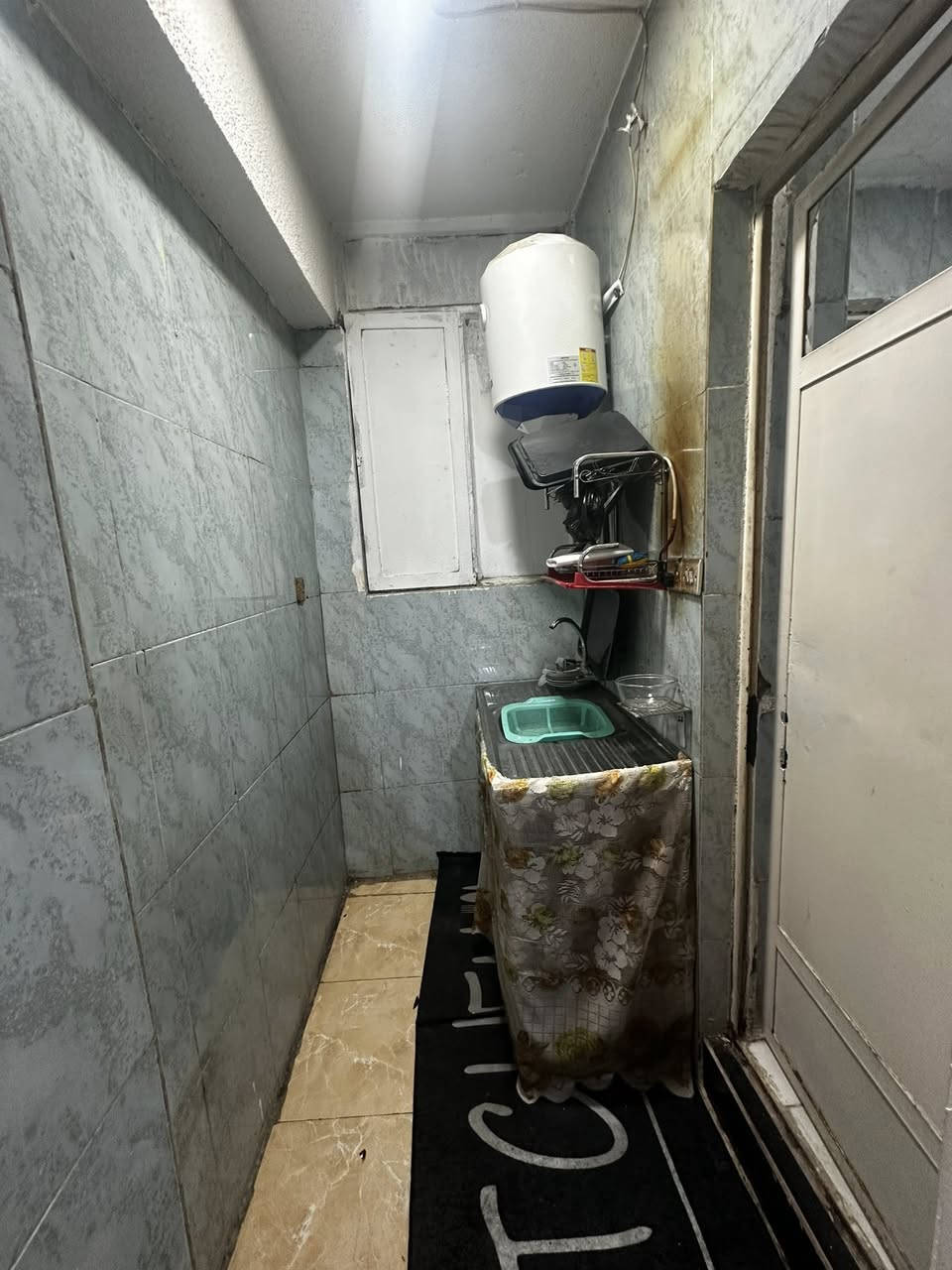 للطلاب والموظفين ....!
شقة مؤثثه " (بدون دلالية ورسوم اثاث ) 
الموقع: كرادة خارج شارع 62 موقع مميز كلشي متوفر وقريب على كل الجامعات (للطلاب)
تفاصيل الشقة:  نقص شخصين سكن مشترك  )كدامك بالصور + صحيات نظيفة ومطبخ جاهز

التواصل: ***********واتساب
الاجور (مناسبة للكل بدون دلاليه)
