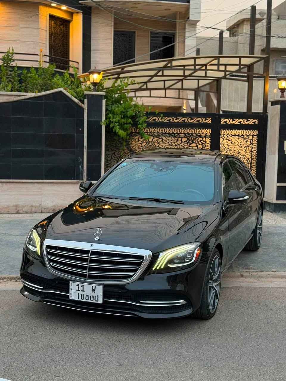 السلام عليكم
مارسيدس s 450 ( باب طويل ) 
السعرررر ٤١٥٠٠ وبيها مجال

موديل ٢٠١٨ 

رقم بغداد الجديد باسمي هزه وارقام وسنويه جدد

*****السياره لا قطعه مفتوحه ولا شخوط ولا رصعات *****

—————————

المواصفات ؛

١- برده خلفيه 

٢- بانوراما 

٣-كشنات جلد 

٤-كشنات كهرباء 

٥-كامرات ٣٦٠ درجه

٦-  رادارات ٣٦٠ درجه

٧- خزن ميموري للمقاعد الكدام + المقاعد الخلفيه

٨- تدفئ تبريد مقاعد 

الخ …… من المواصفات بعد مارسيدس ميحتاج احجي 

————————————

السياره وارد امريكي كلين تايتل 

مكفوله من للصبغ والضربه والغرق وكلشي 

من سنه ٢٠٢٠ يمي لليوم مداريها ومابيها اي نقص سياره كلش كلش جديده بالنسبه لخواتها 

بس هذاك اليوم اخذتها فحص وكالولي عدك جاملغ خلفي بي كلير جاي من امريكا معرف شنو صراحه بعد ماعرف اذا كان كلامهم صح او غلط 

السياره جدا جديده ومداريها من ناحيه دهن وبانزين وفلاتر وكل غراضها الاصليه وياها وهواي مصروف عليها الله شاهد

——————————————— 

مكاني حي الخضراء مقابيل العامريه 

***********
