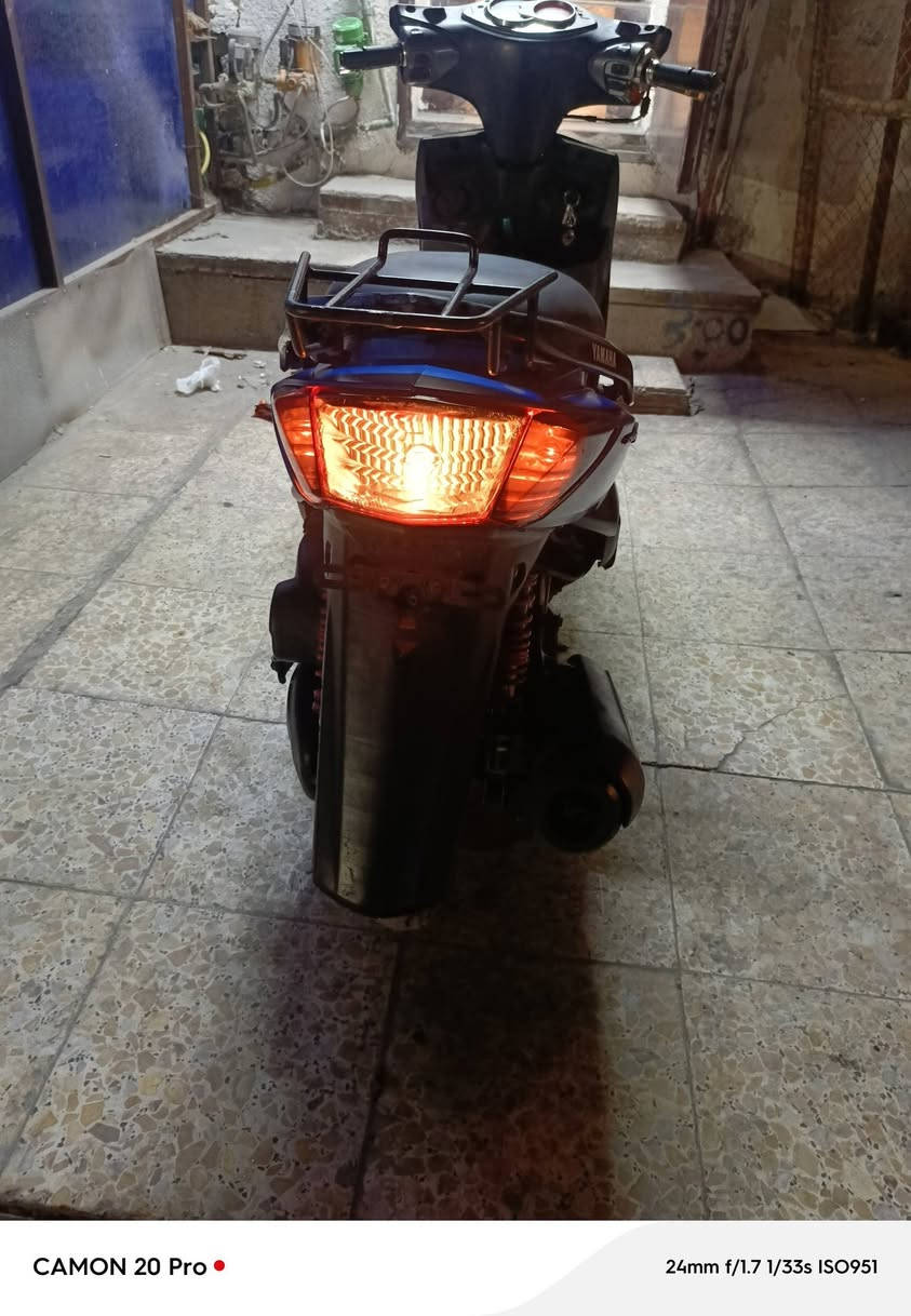 سلام عليكم دراجه سكنس فحل كابريتر صدرها مزود فول شغاله بيها شيال رياضي وستان صفح رياضي كهربياتها كلها شغاله نقصها بس كابريتر  لأن بيها شوي تعبان سعر 650 مكان بغداد لاعضميه
***********
