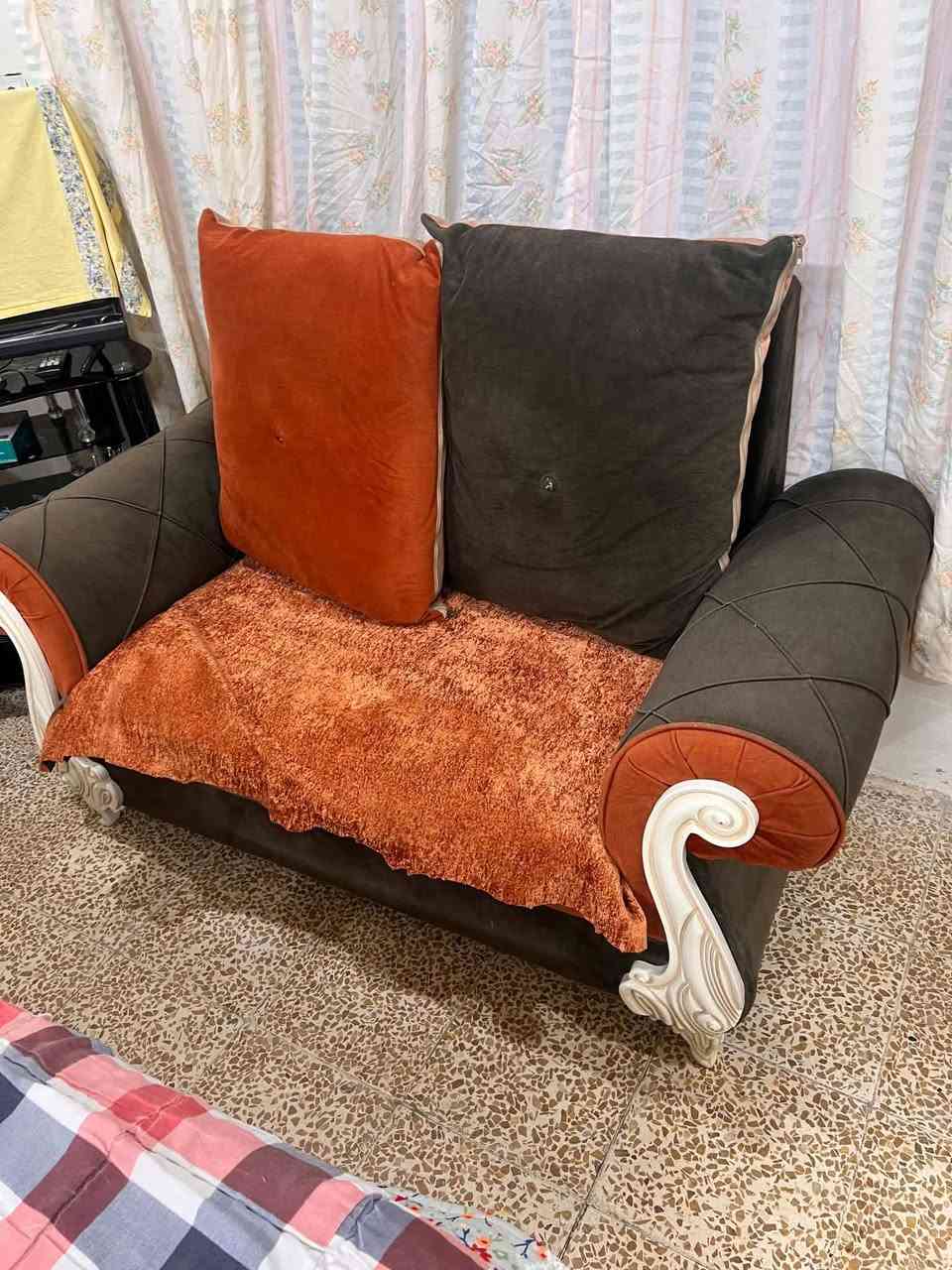 ديوان عراقي خشب ثقيل قيود انج ونص بلوك 18 اسفنج هاي إكسترا ديوان نضيف حيل ب300 وبي مجال العنوان القادسيه الثانيه سايدين جامع النعيمي قبل تقاطع حي صدام مقابل شركه فنون للديكور للاستفسار واتساب *********** متوفر واتساب والخاص مفتوح ❤️
