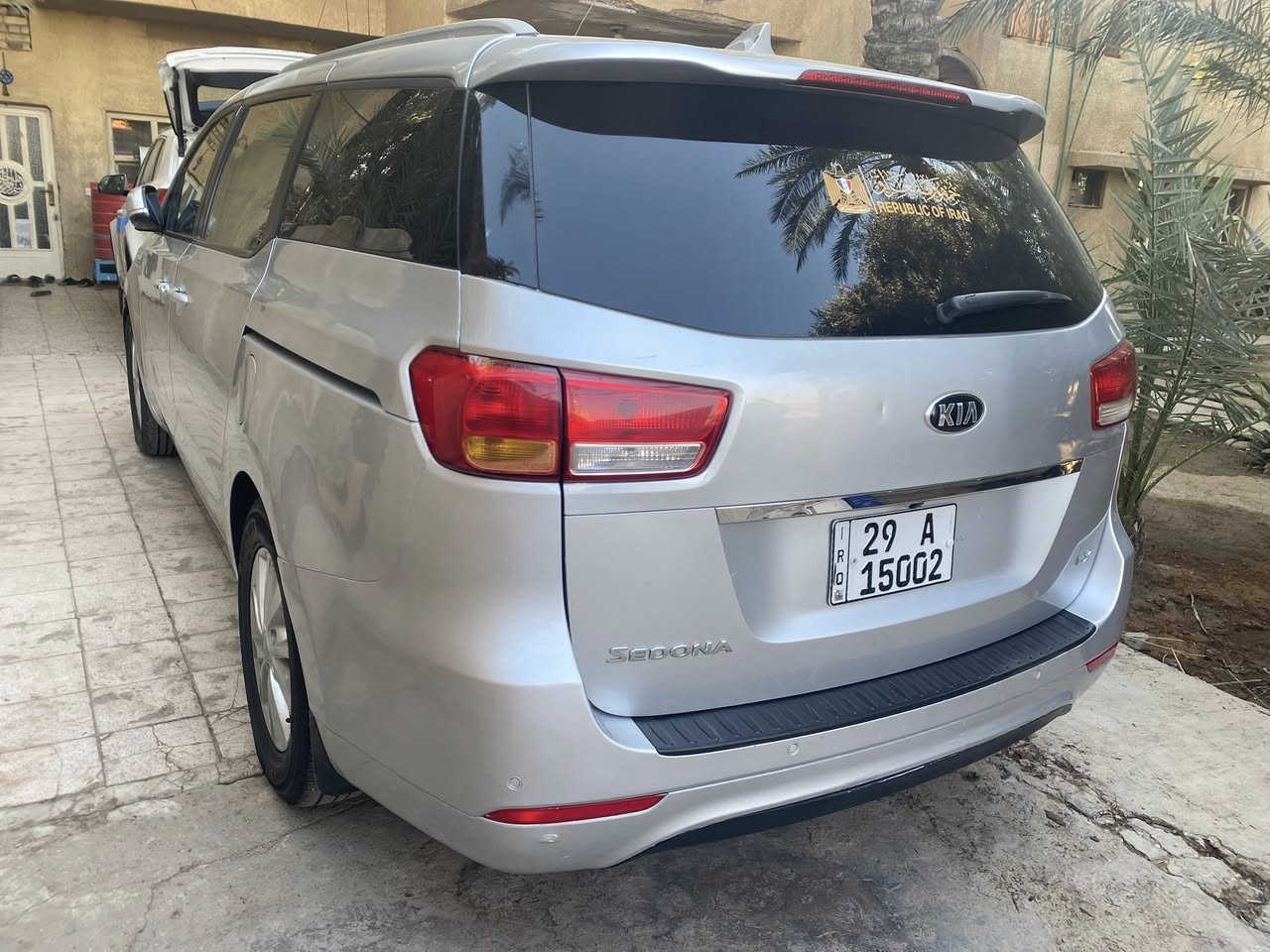 تحية طيبة ❤️ للبيع فقط بدوون مرارس
كيا سيدونا 2018 جاهزة تخم تاير حدادية رقم واسط تحويل مباشر السعر ب 173$ وبيها مجال مكانها الكوت 
***********
