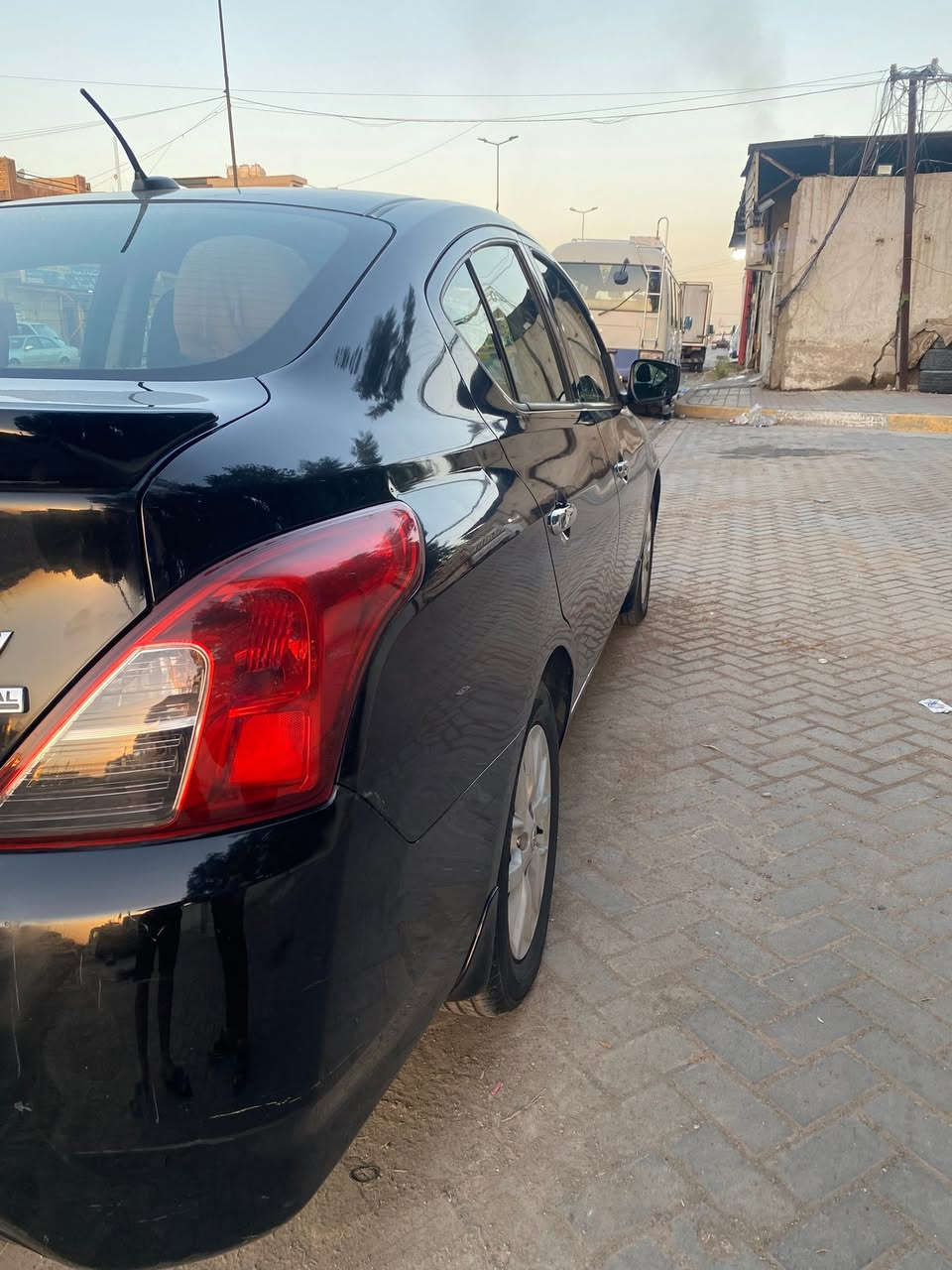 السلام عليكم
نيسان فيرسا ١٩ sv سبشل باسمي 
مكفوله من الصبغ والتبديل 
وصور الحادث والسونار مرفقه مع الصور 
مواصفاتها 
تحكم استيرن 
٤ جام كهرباء
بصمه 
تحكم بالمري
شاشه كار بلي بلاديه
مانع انزلاق 
مكينه وكير وتبريد  ثلج خير من الله 
السعر ١٠٥ وبي مجال 
***********
