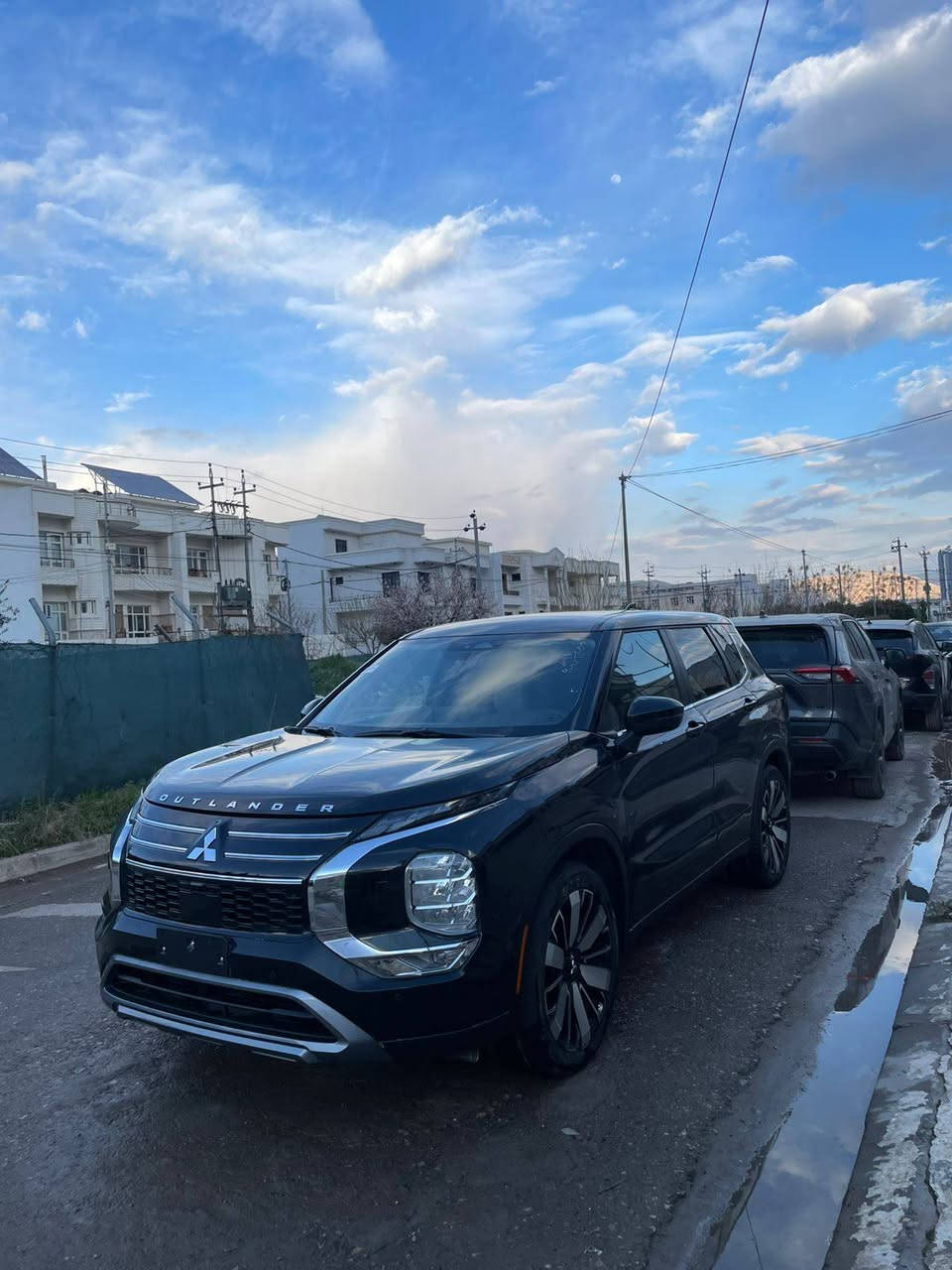 بأسم الله، تم اليوم وصول سيارة ميتسوبيشي اوتلاندر  موديل SE 2025, السيارة فول مواصفات عدا بانوراما،ماشية 12 الف مايل،السيارة مكفولة من الشواصي والدواخل،  ايرباك فقط البردة ( رقم الشاصي موجود في المنشور)، بجم& خلف كبس، بيها الكثير من المواصفات، تبديل بابين جهة النفر مع تعديل وصبغ بعض الخدوش جهة السايق، السيارة جاهزة وبدون مصرف،السيارة في دهوك، السعر 195 $***********..
