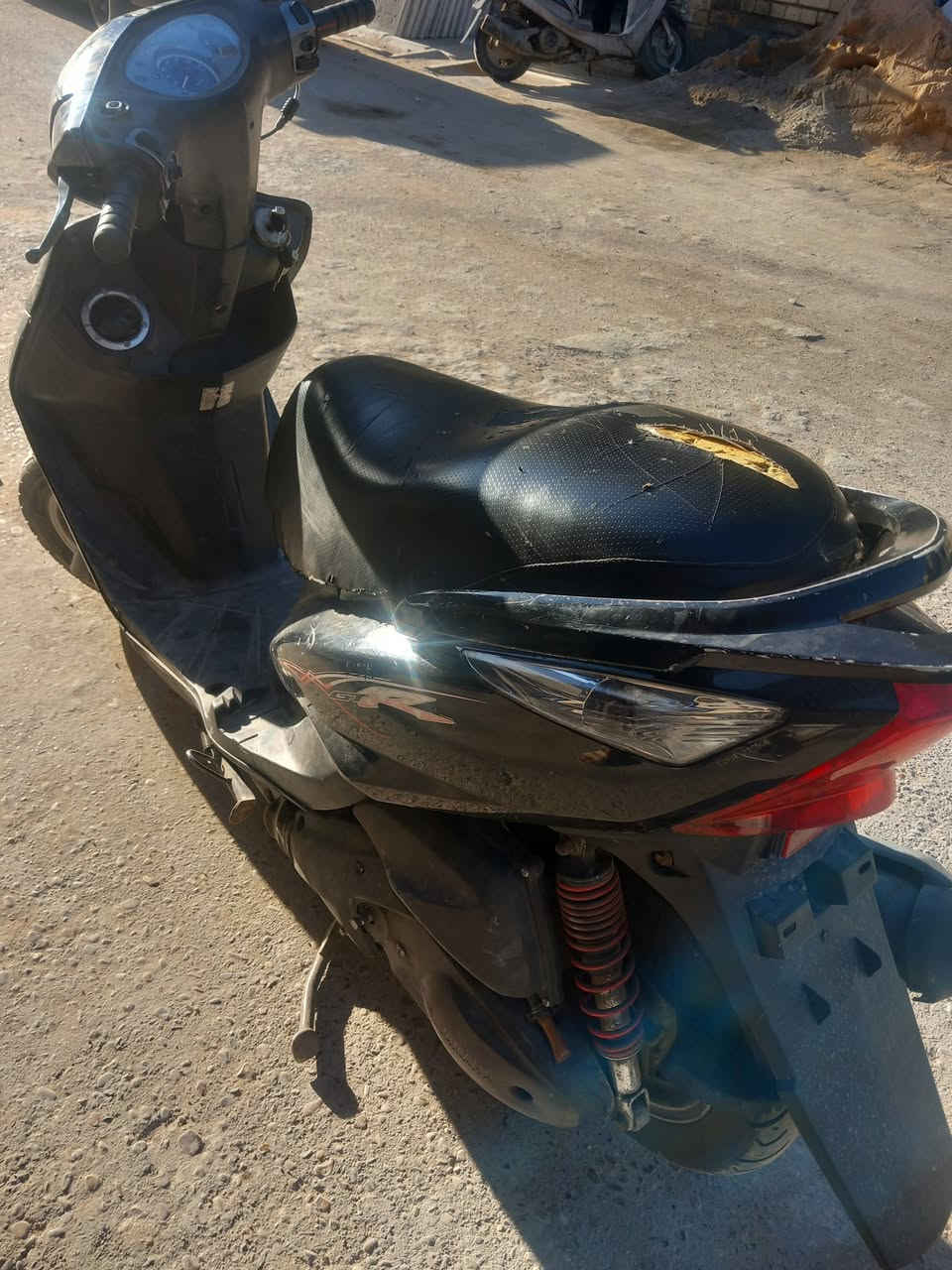 سلام عليكم عندي ثعلب للبيع بغداد كوم حديد ب 450 الف بيها مجال للتواصل واتساب ***********
