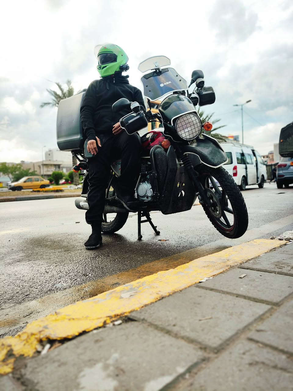 بوكسر موديل2021باسمي رقم وسنويه بغداد دراجه من كلشي كامله مكمله ولكمال لله بارحه اخذت قرار اترك دلفري ورجع دراستي اني وراجع للبيت سطرت المكينه وهسه اريد أبيعها عحطتها لا اجفت ولا شي يجي يأخذها عحطتها قافلها 
***********
***********
الاسيا واتساب بس  
الاثير واتس وخط موجود
