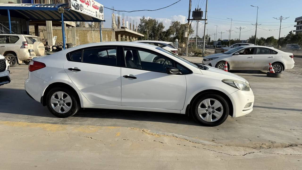 السلام عليكم 
سيراتو ٢٠١٤ خليجية 
محرك ١٦٠٠ مكفولة من الصبغ
السيارة مكفولة كير ومحرك وتبريد والسيارة كاملة من كلشي 
السعر ١٢٢$ 
للتواصل على الرقم *********** واتساب او ماسنجر
