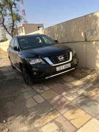 نيسان باثفندر 2018بيها قطعتين صبغ جاملغ يمين وجاملغ يسار بدون اي دواخل...