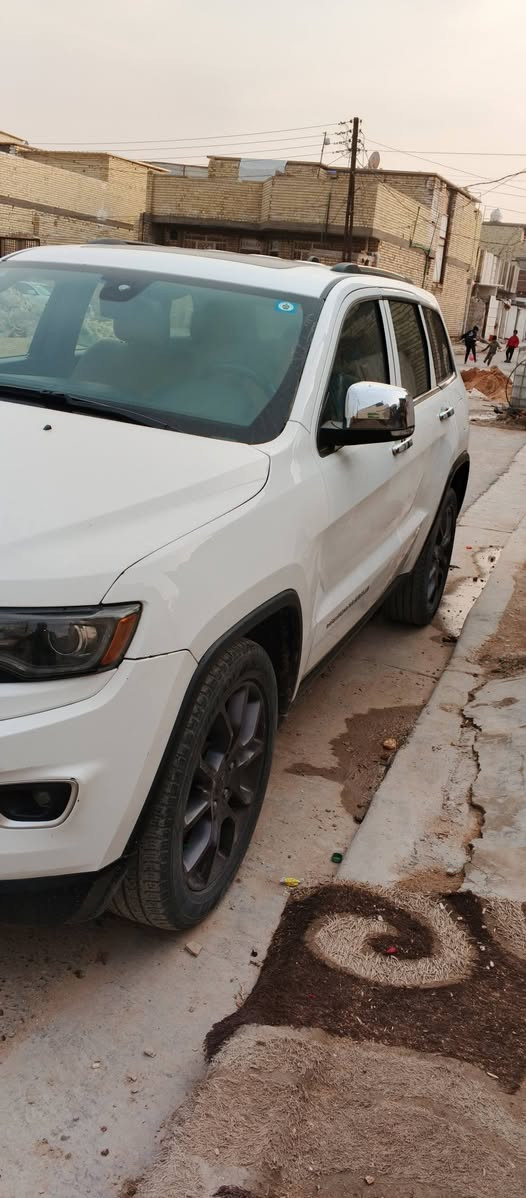 جيب ٢٠١٥
فول ليمتد 
وارد امريكي قطعه مبدله فقط جاملغ امام ايسر  بلا دواخل
وصبغ قطعتين اثر شخوط مكفوله السياره من كلشي 
داخل جلد اسود فول مواصفات
للبيع مستعجل 
١٨٠ معروضه 
بغداد حي اور العنوان 
الاتصال ***********
