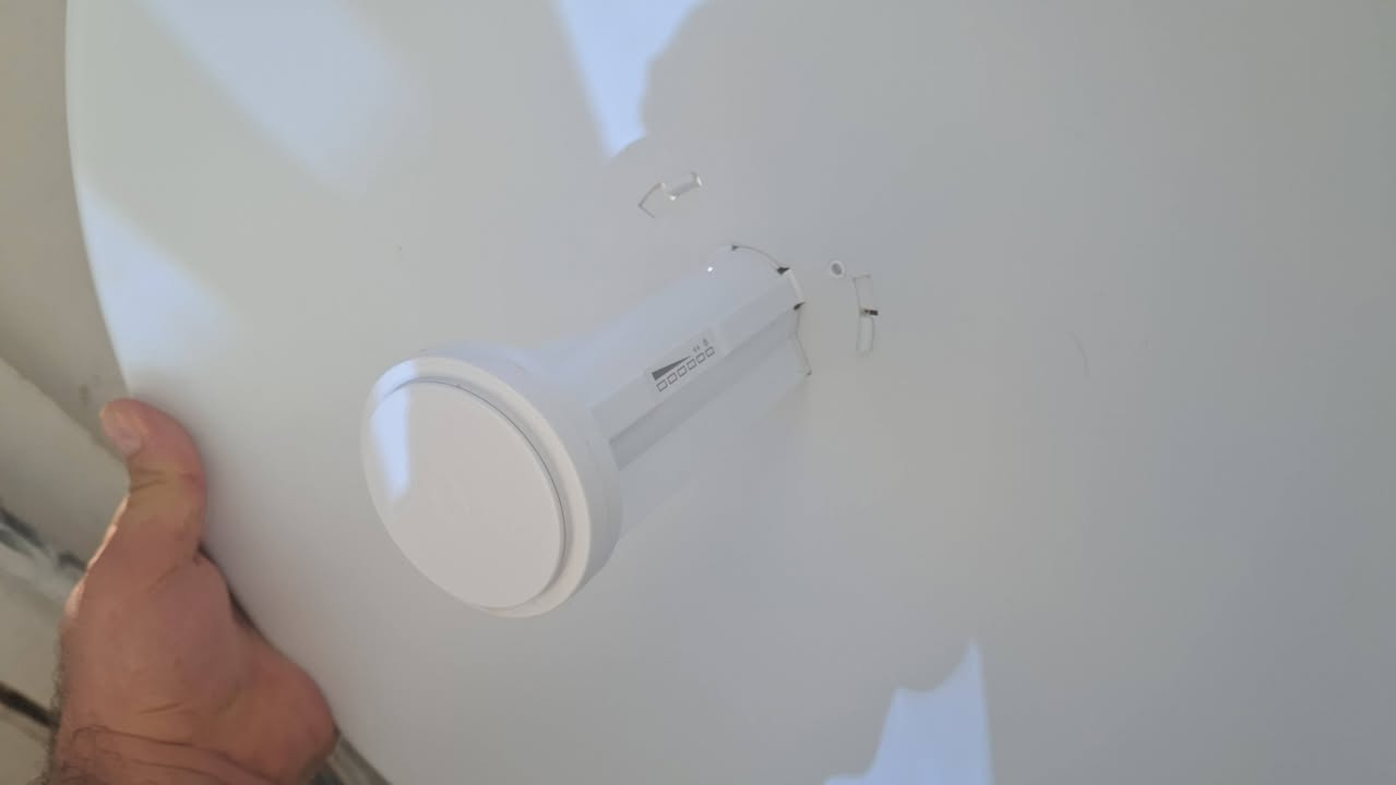 اخوان عندي هذا النانو اشتريته قبل ٢٨ يوم ومعا واير ٢٠ متر ،، اذا يفيد احد منكم يتواصل وياية واني حاضر بالسعر ليدير بال.
***********
