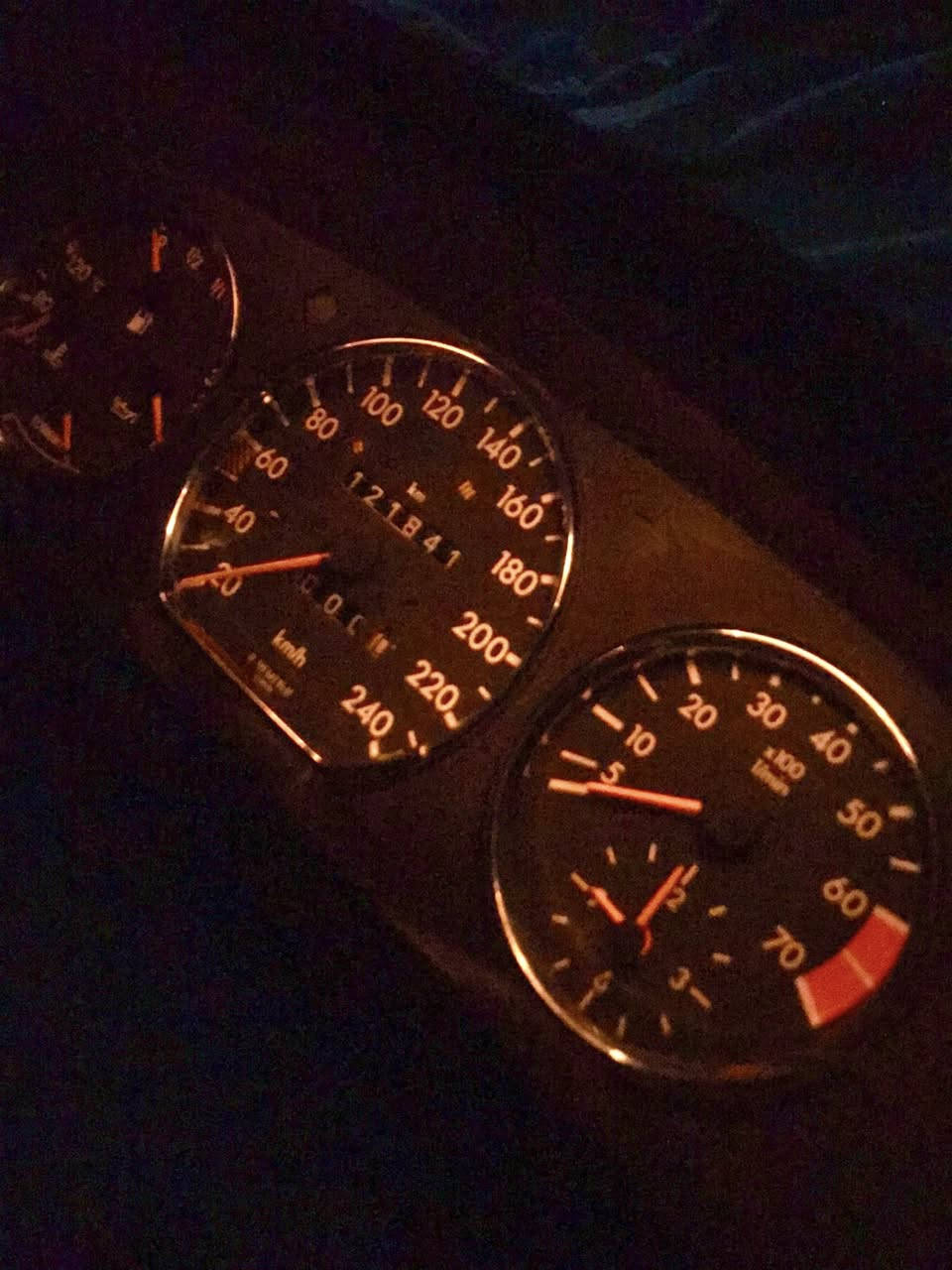 متوفر كيج مرسيدس جامبو 300SE
حاويه كله شغال ميالته بعدهم وكالة ممصبوغ 
سعره 150الف قفله من الاخير هيج نضافة بلسوك ميقل سعره عن175الف او اكو حته بورقتين دينباعن او الله يرزق الجميع 
***********
